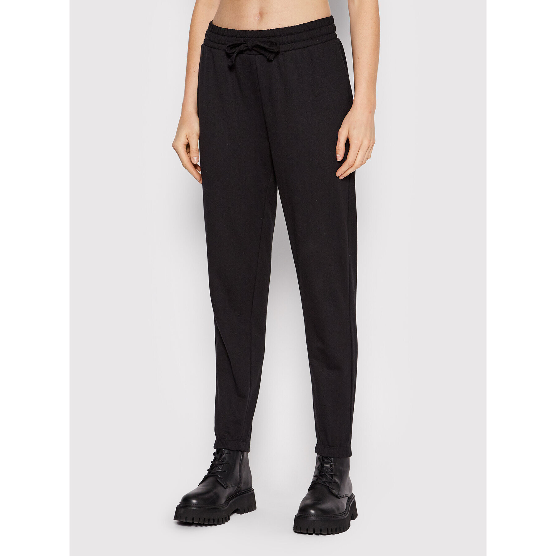 Outhorn Долнище анцуг SPDD606 Черен Relaxed Fit - Pepit.bg
