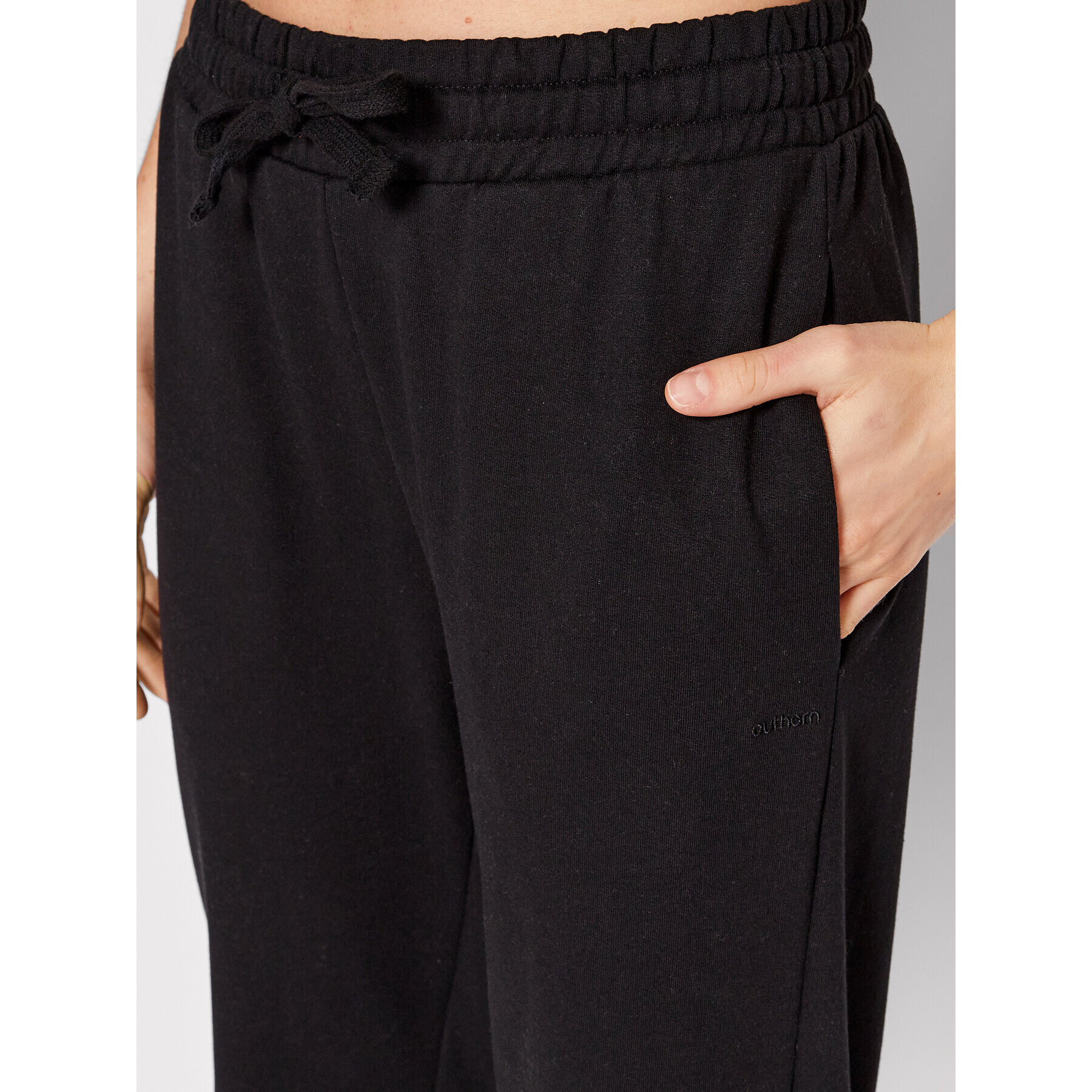 Outhorn Долнище анцуг SPDD606 Черен Relaxed Fit - Pepit.bg