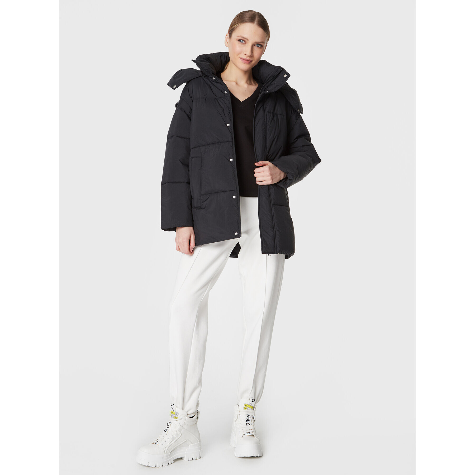 Outhorn Пухено яке TDJAF015 Черен Relaxed Fit - Pepit.bg