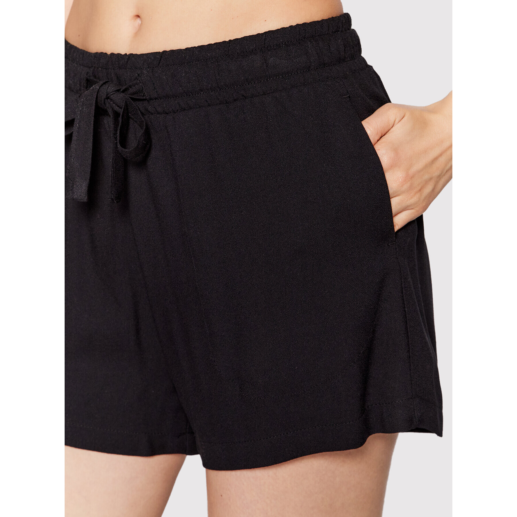 Outhorn Шорти от плат SKDC602 Черен Relaxed Fit - Pepit.bg