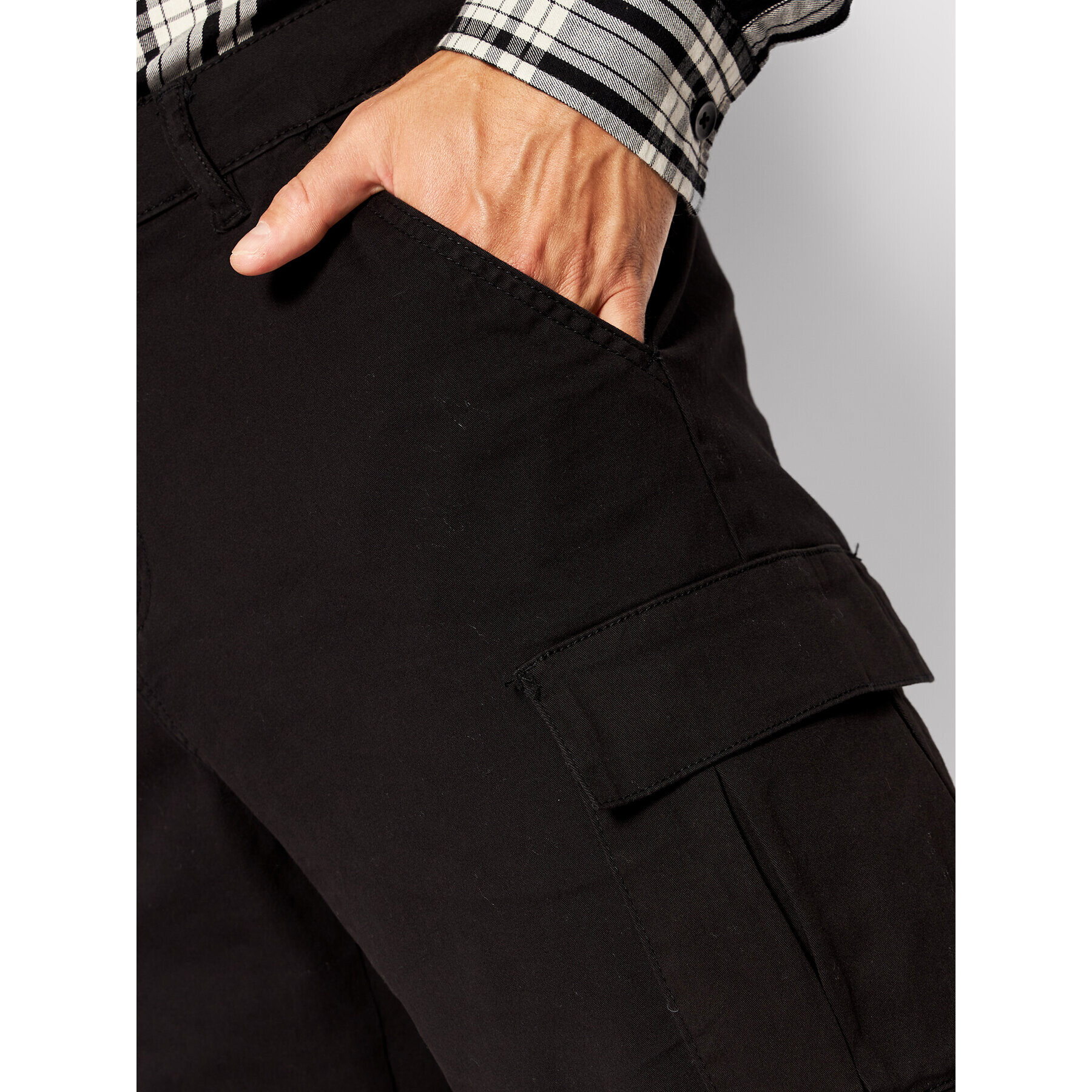 Outhorn Шорти от плат SKMC601 Черен Regular Fit - Pepit.bg