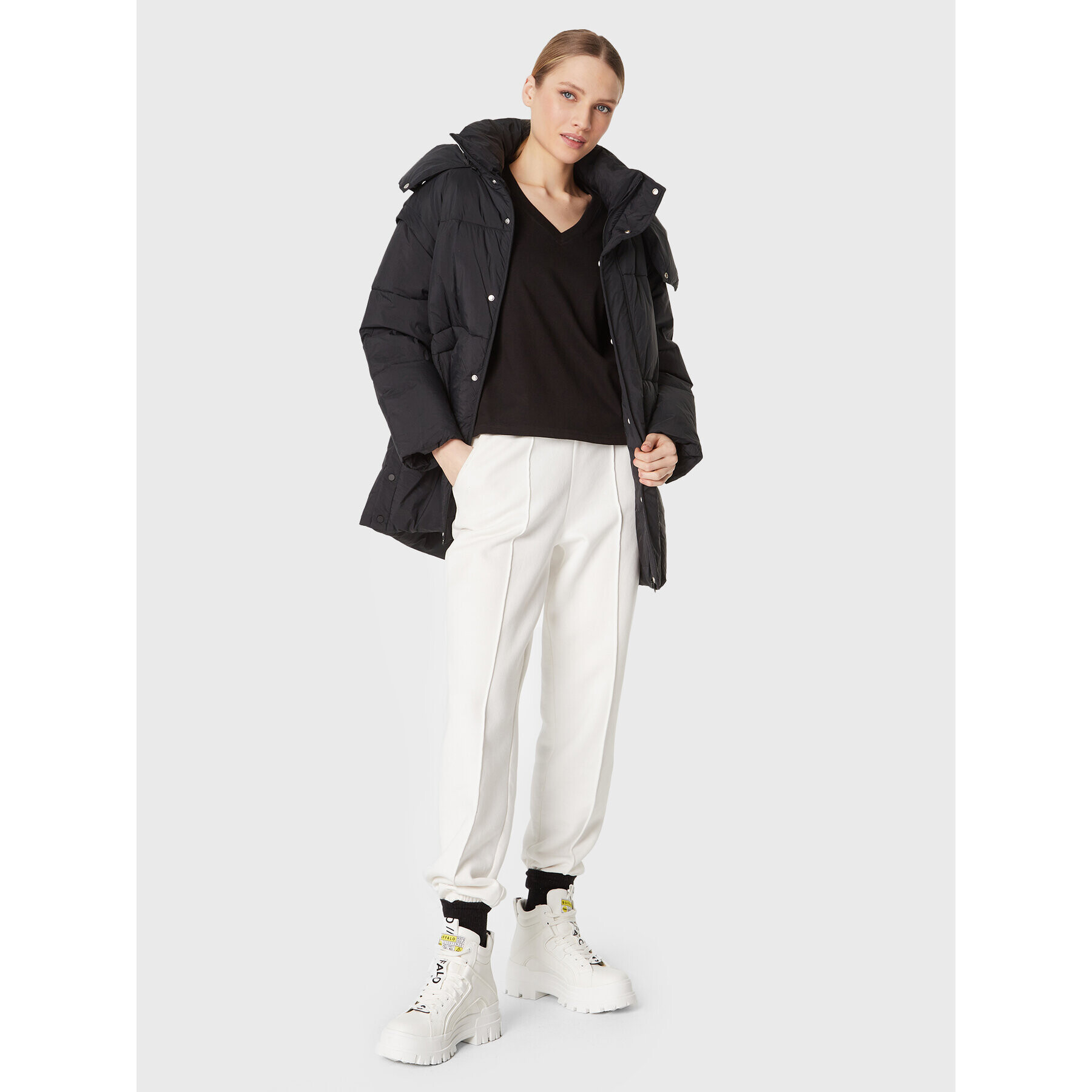 Outhorn Тишърт TTSHF052 Черен Relaxed Fit - Pepit.bg