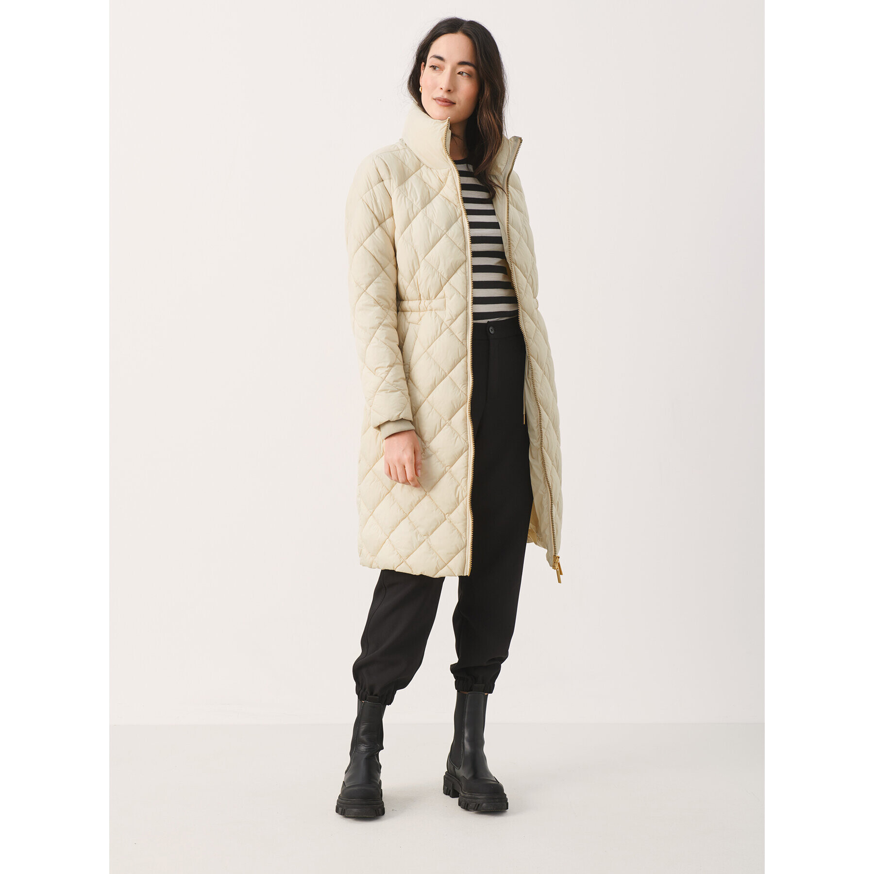 Part Two Преходно яке Chea 30307800 Бежов Regular Fit - Pepit.bg