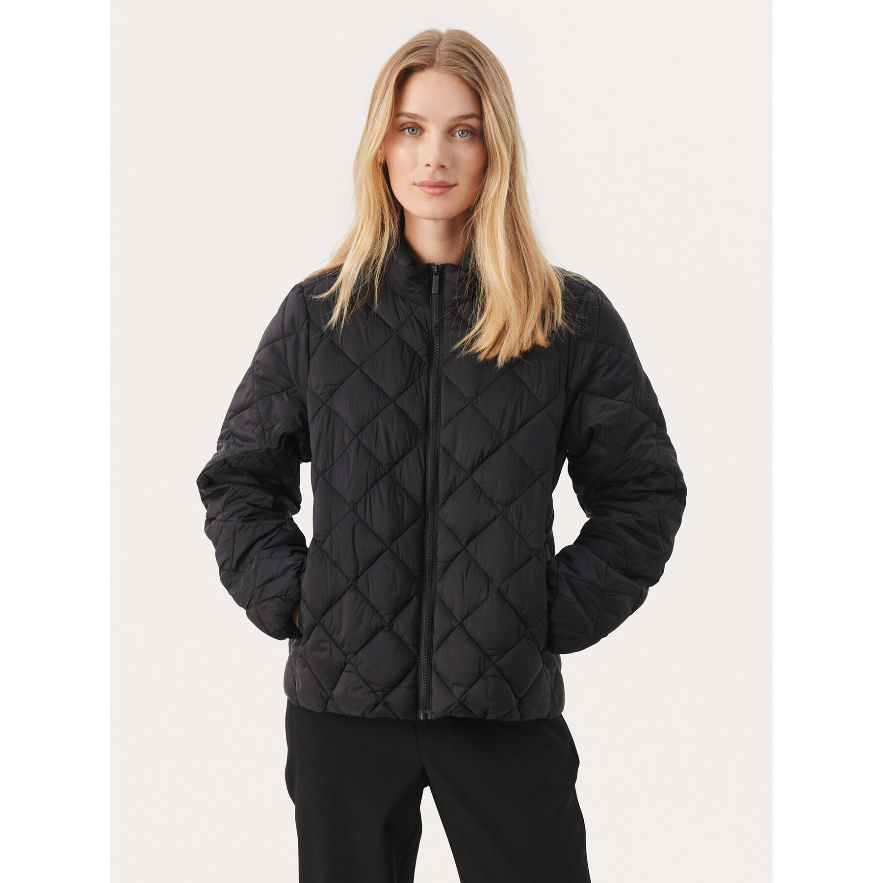 Part Two Преходно яке Olia 30307752 Черен Regular Fit - Pepit.bg