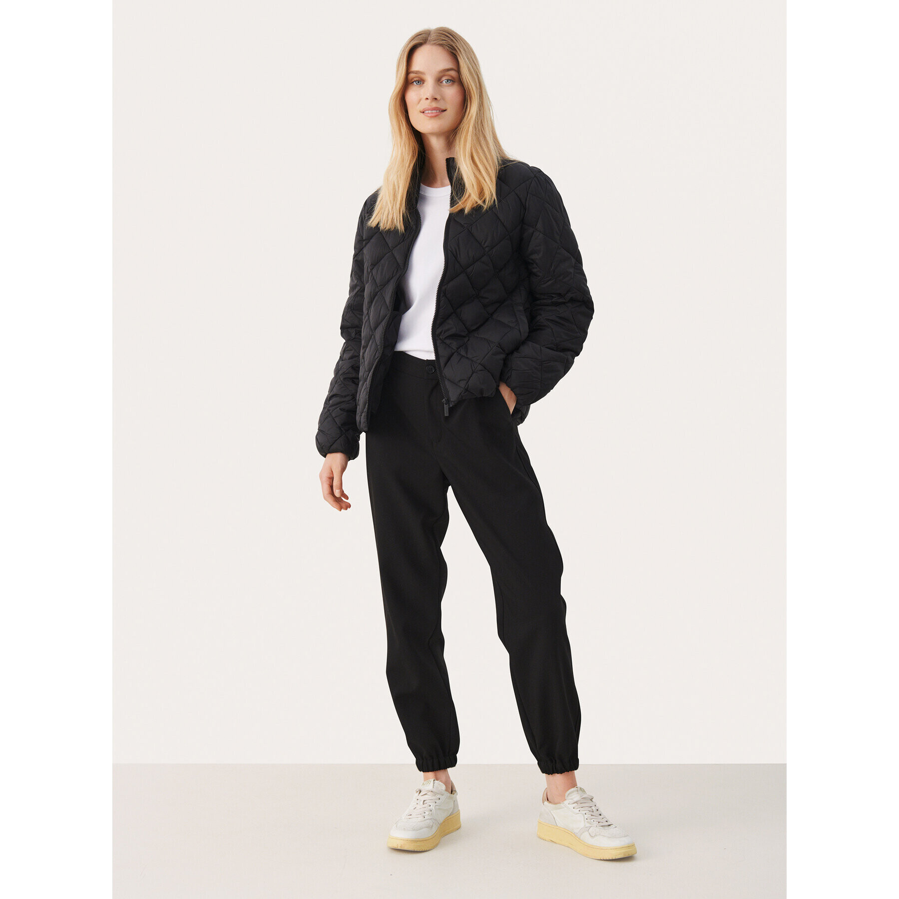 Part Two Преходно яке Olia 30307752 Черен Regular Fit - Pepit.bg