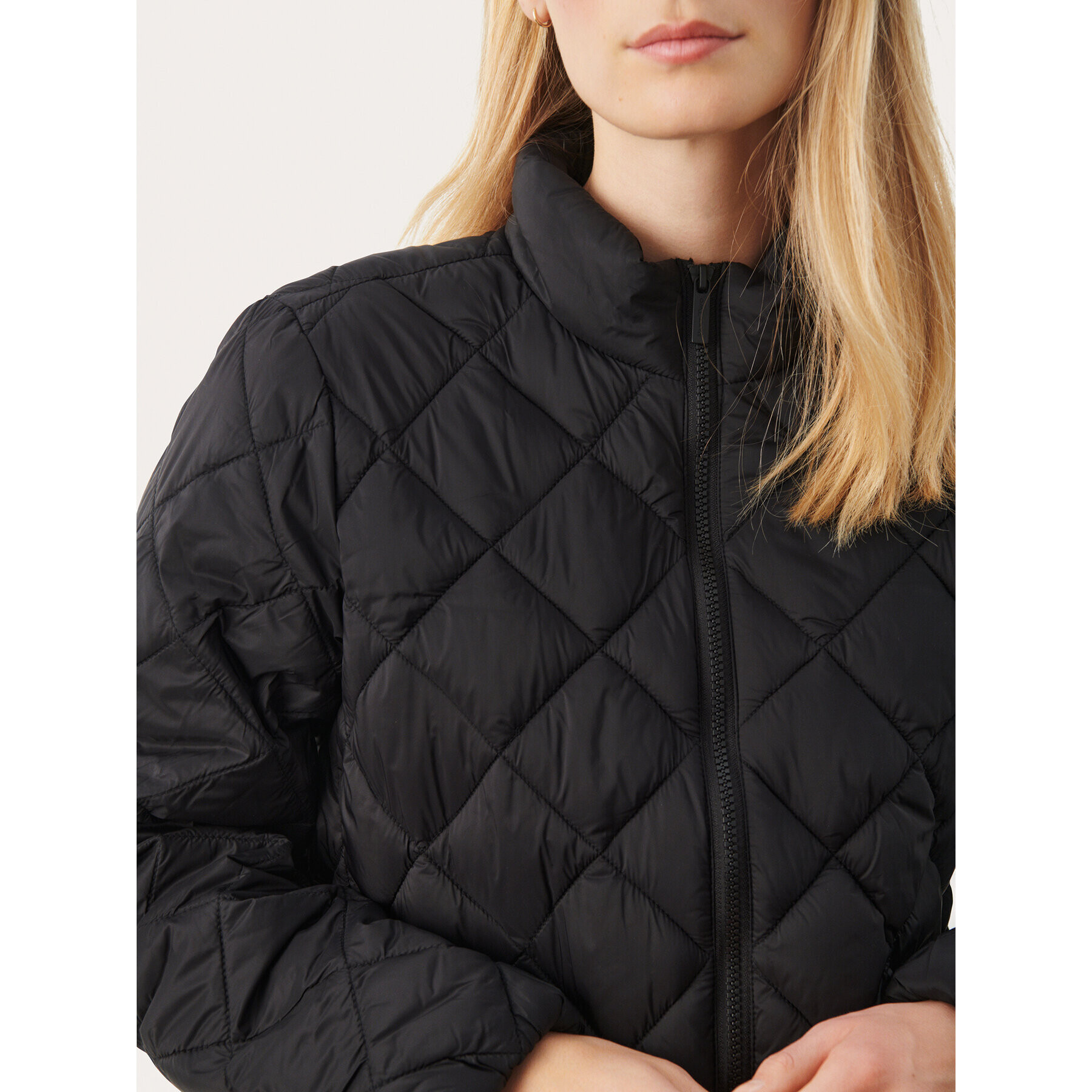 Part Two Преходно яке Olia 30307752 Черен Regular Fit - Pepit.bg
