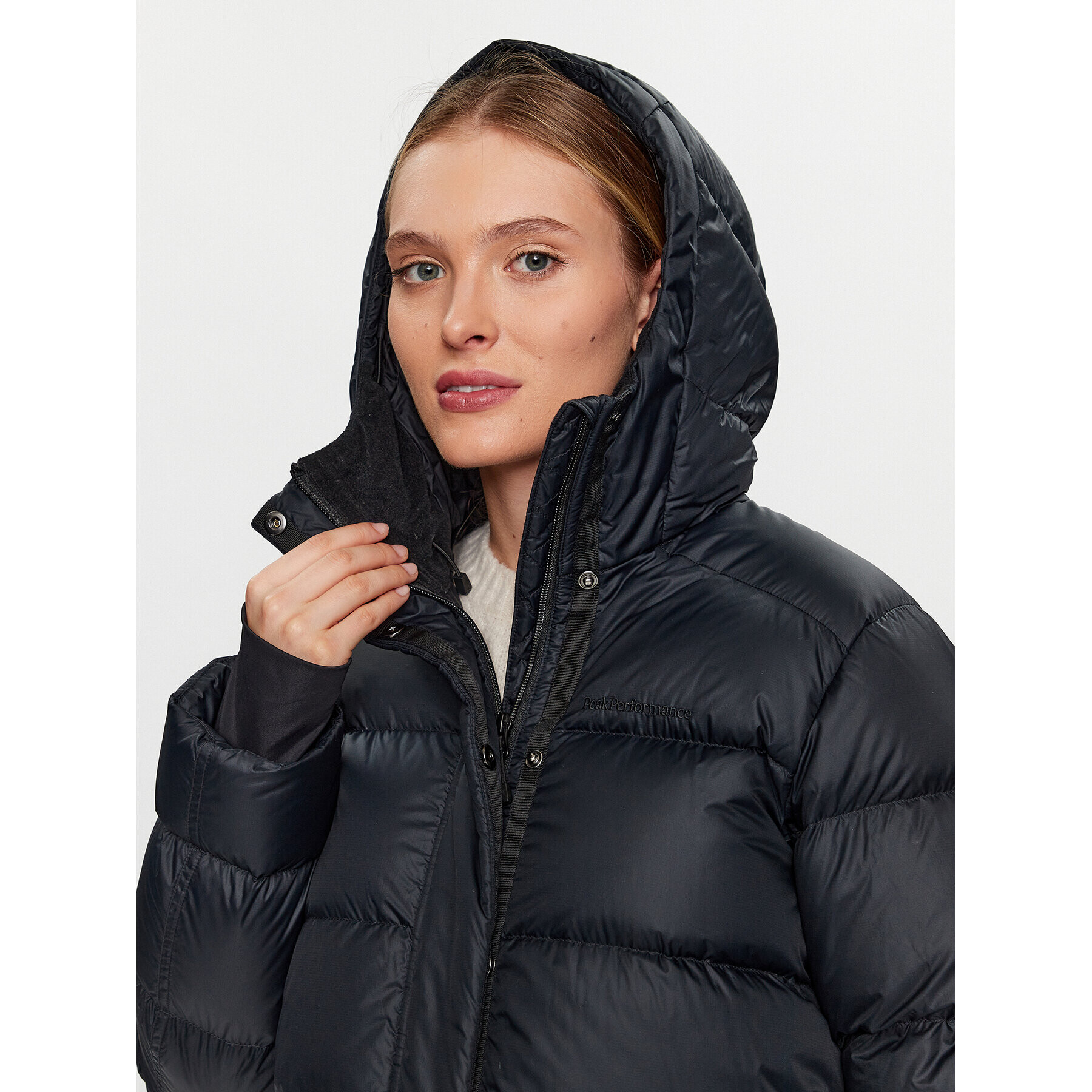 Peak Performance Пухено яке Frost G77890020 Черен Regular Fit - Pepit.bg
