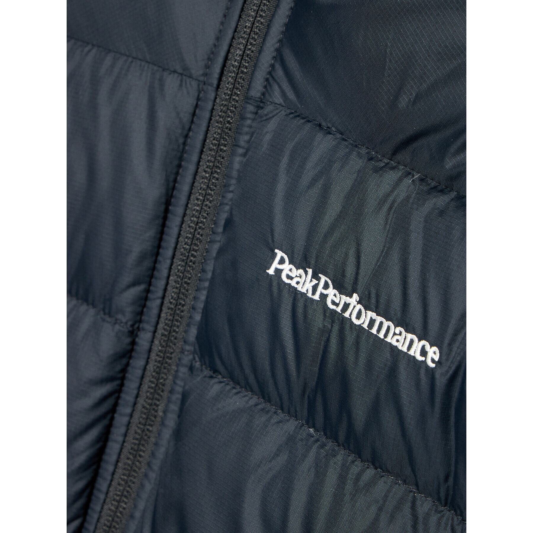 Peak Performance Пухено яке Frost G77892030 Черен Regular Fit - Pepit.bg