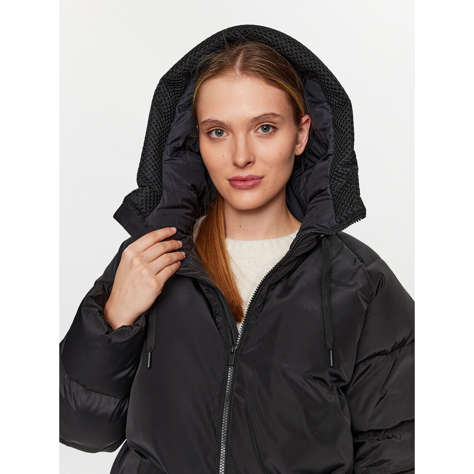 Peak Performance Пухено яке Stella G77950010 Черен Regular Fit - Pepit.bg