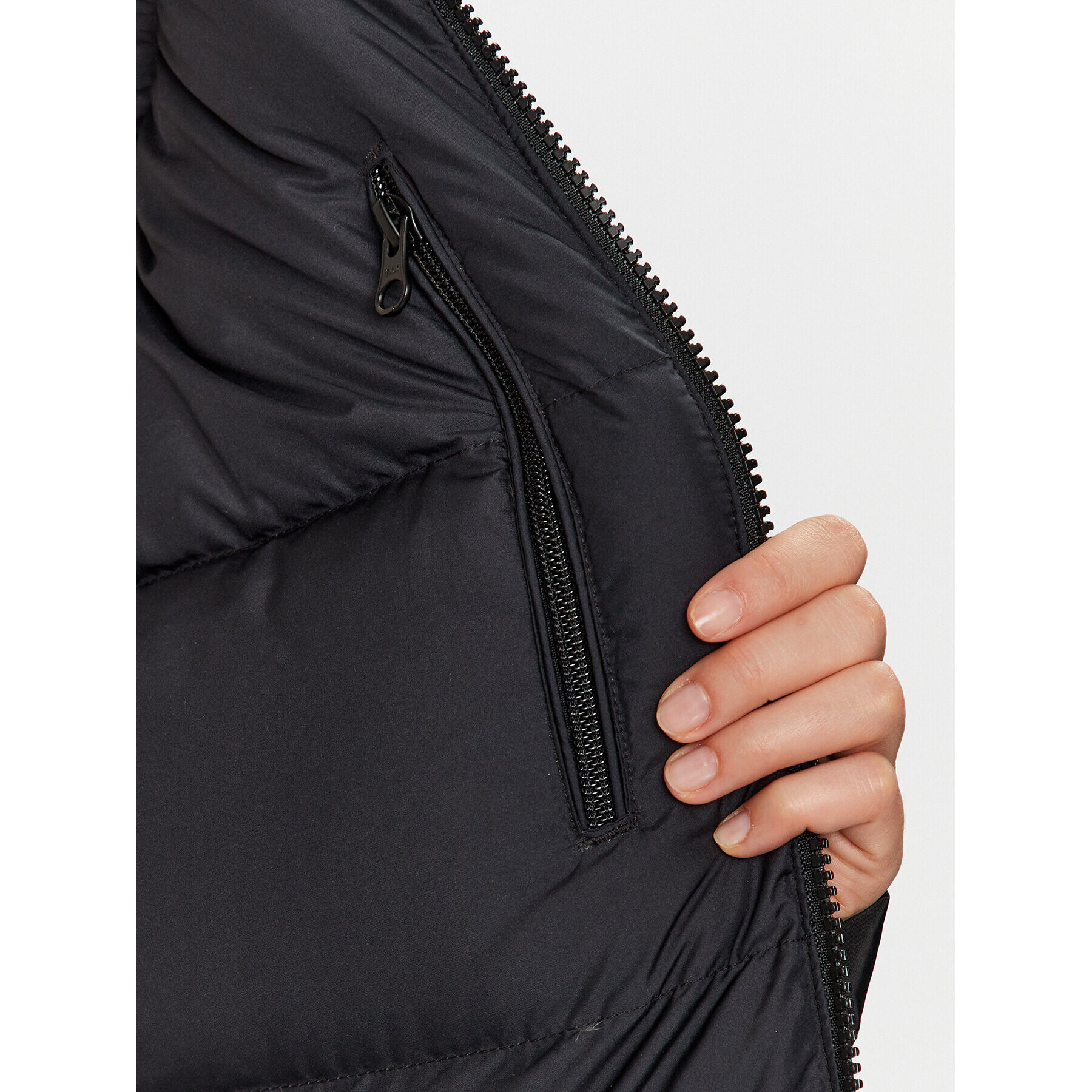 Peak Performance Пухено яке Stella G77950010 Черен Regular Fit - Pepit.bg