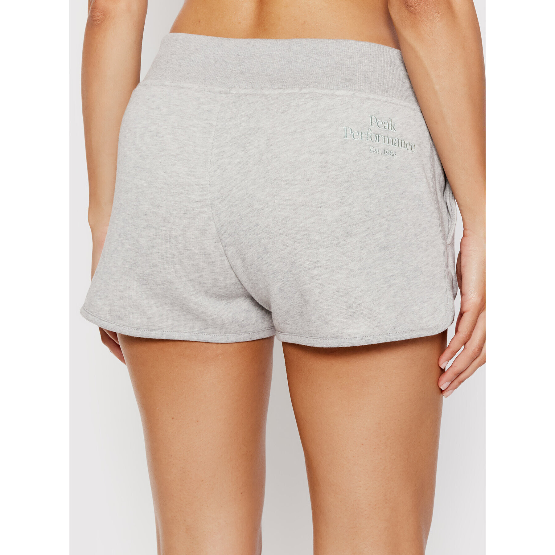 Peak Performance Спортни шорти Dam G77537020 Сив Regular Fit - Pepit.bg