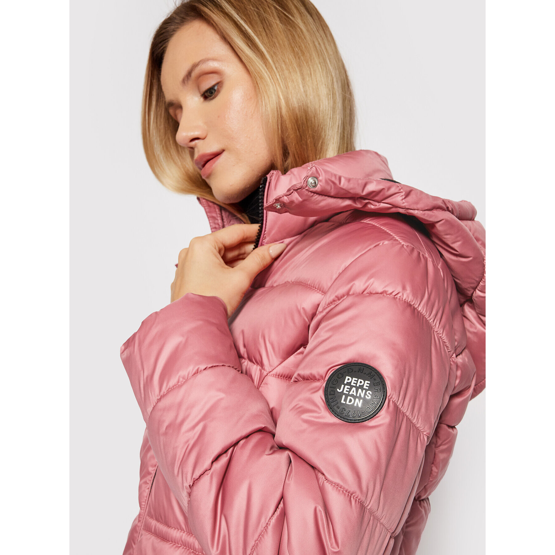 Pepe Jeans Пухено яке Camille PL401979 Розов Regular Fit - Pepit.bg