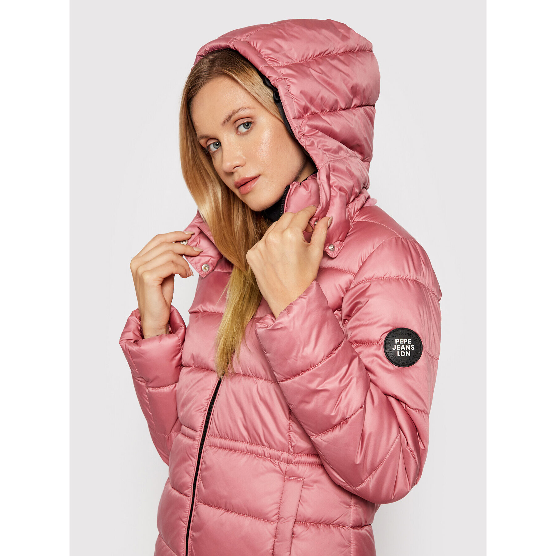 Pepe Jeans Пухено яке Camille PL401979 Розов Regular Fit - Pepit.bg