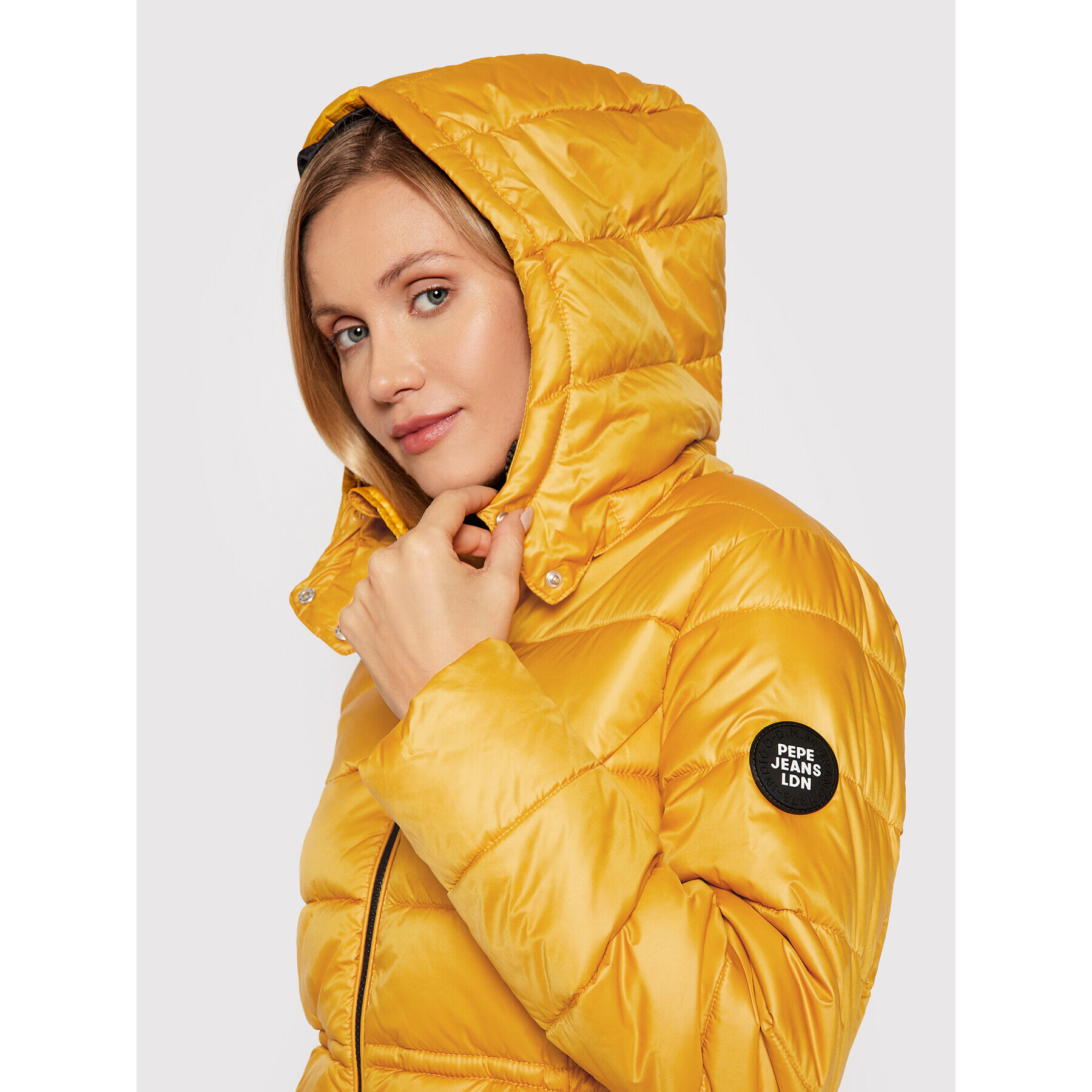 Pepe Jeans Пухено яке Camille PL401979 Жълт Regular Fit - Pepit.bg
