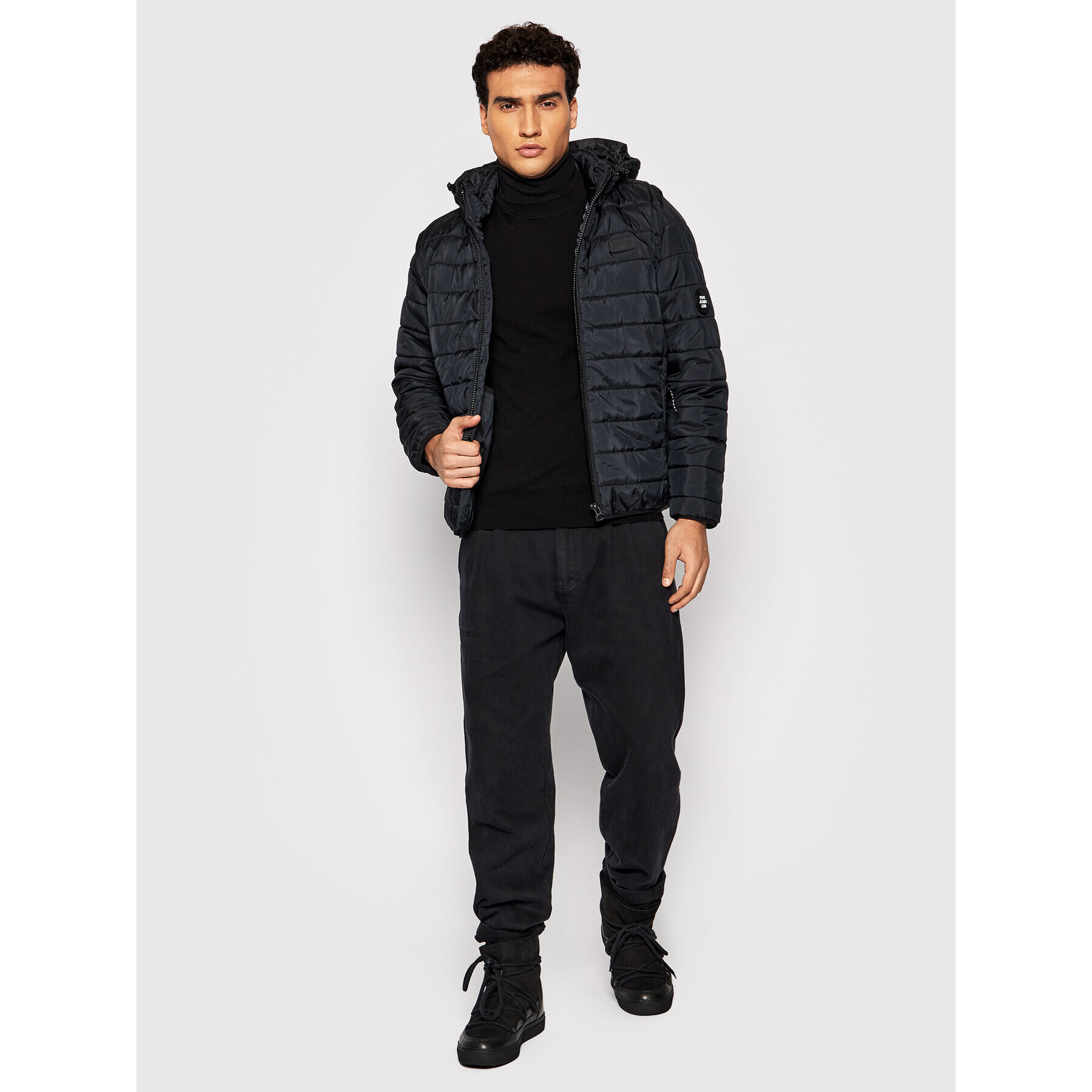 Pepe Jeans Пухено яке Hiram PM402452 Черен Regular Fit - Pepit.bg