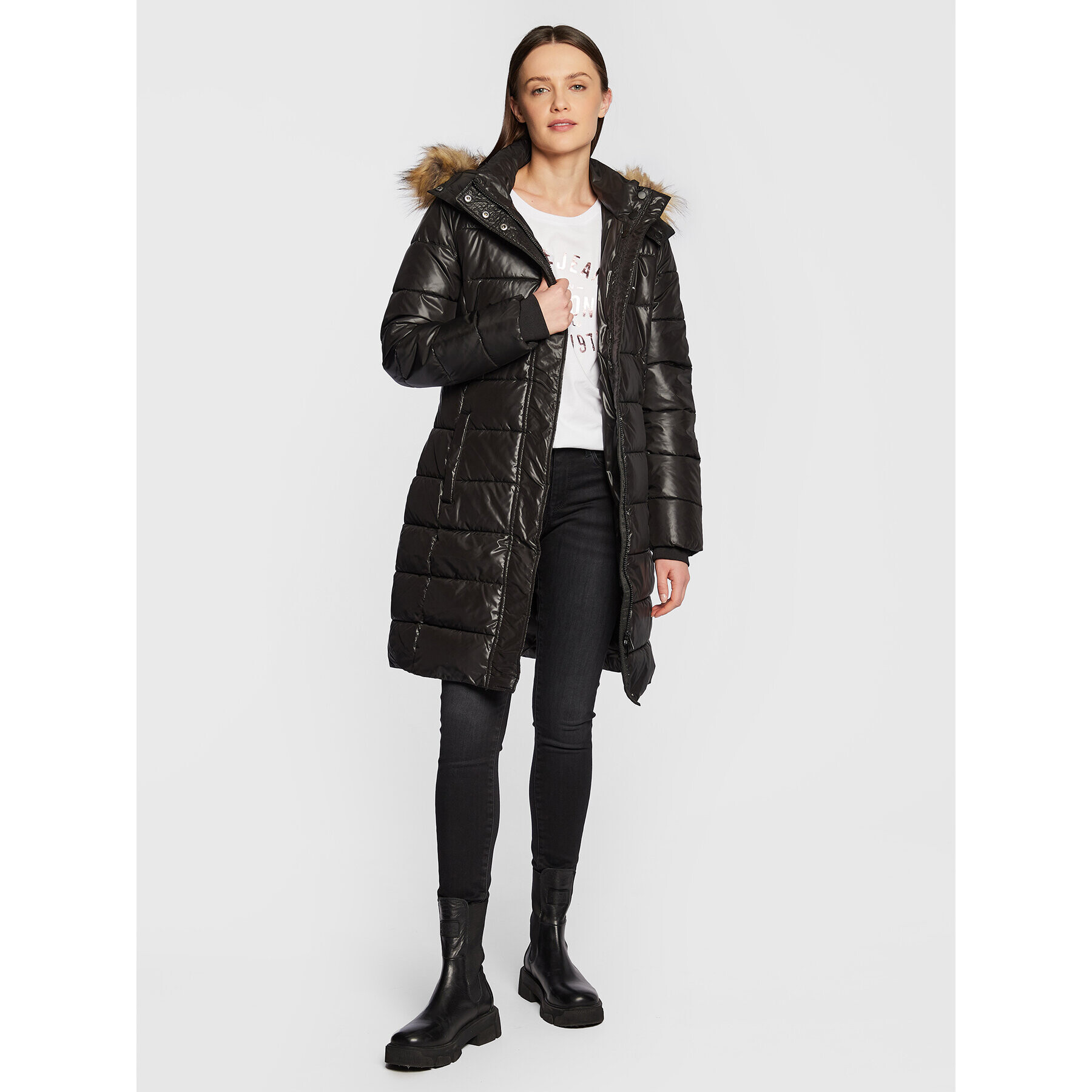 Pepe Jeans Пухено яке Anja PL402092 Черен Regular Fit - Pepit.bg