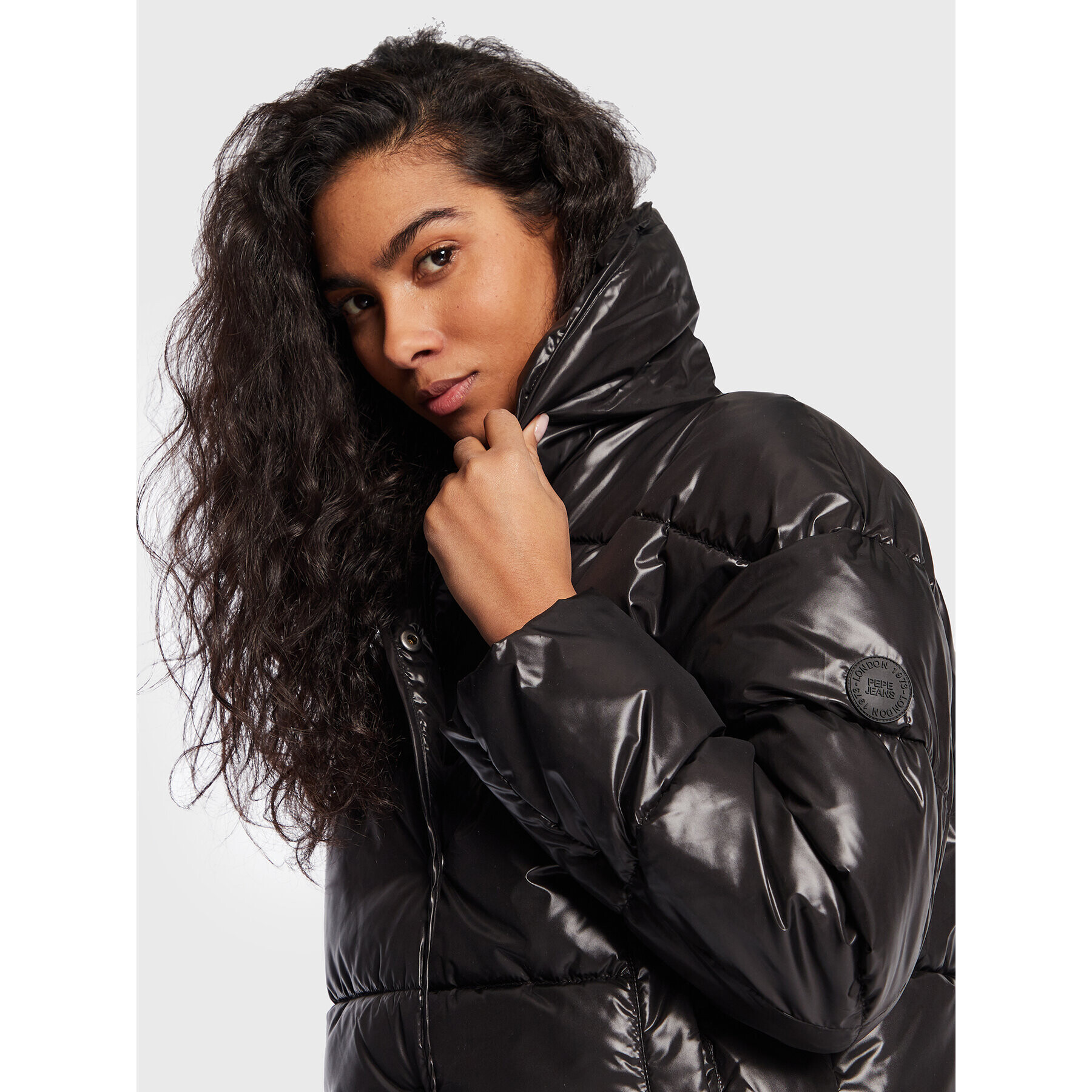 Pepe Jeans Пухено яке Rain PL402142 Черен Regular Fit - Pepit.bg