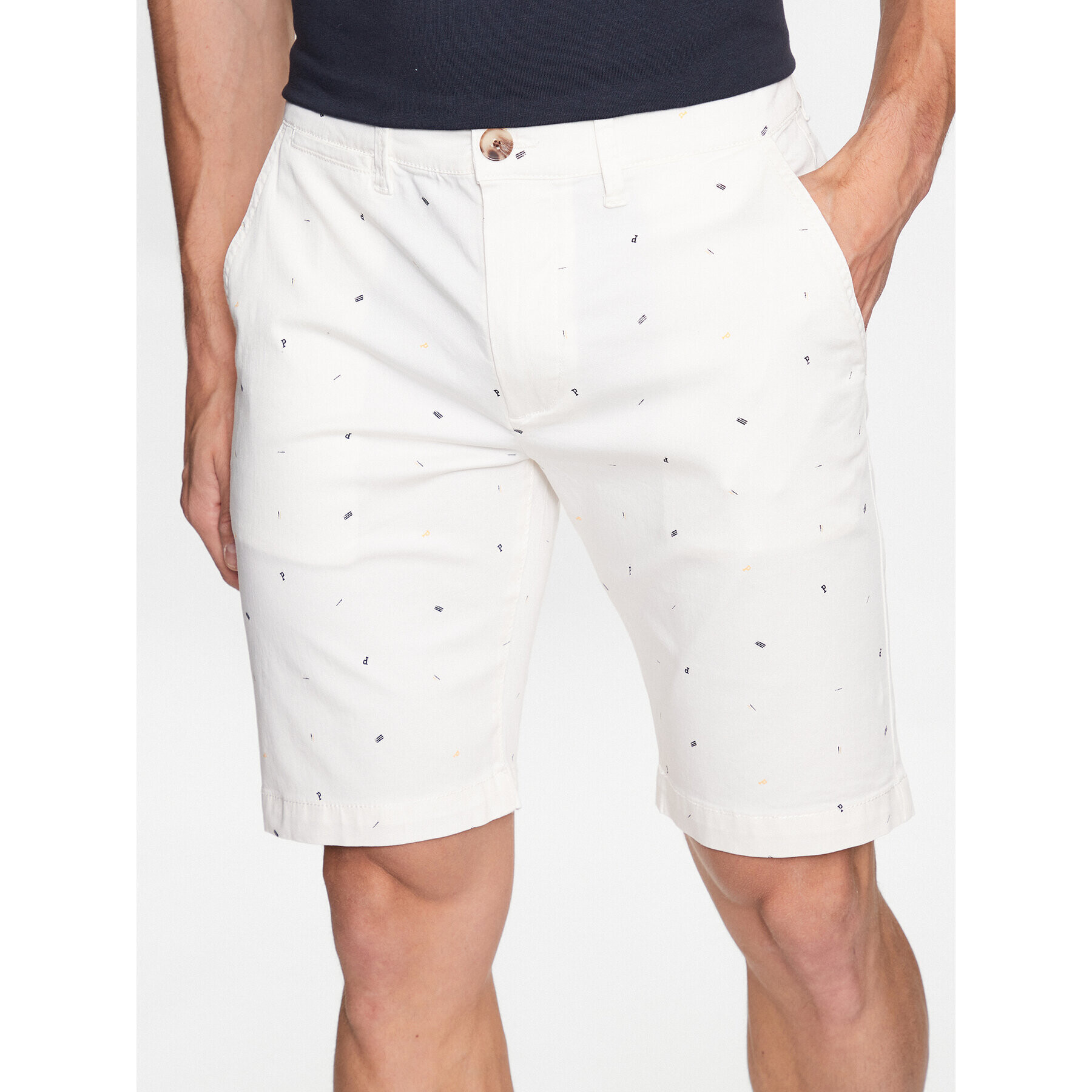 Pepe Jeans Шорти от плат Mc Queen Short Print PM801018 Бял Regular Fit - Pepit.bg