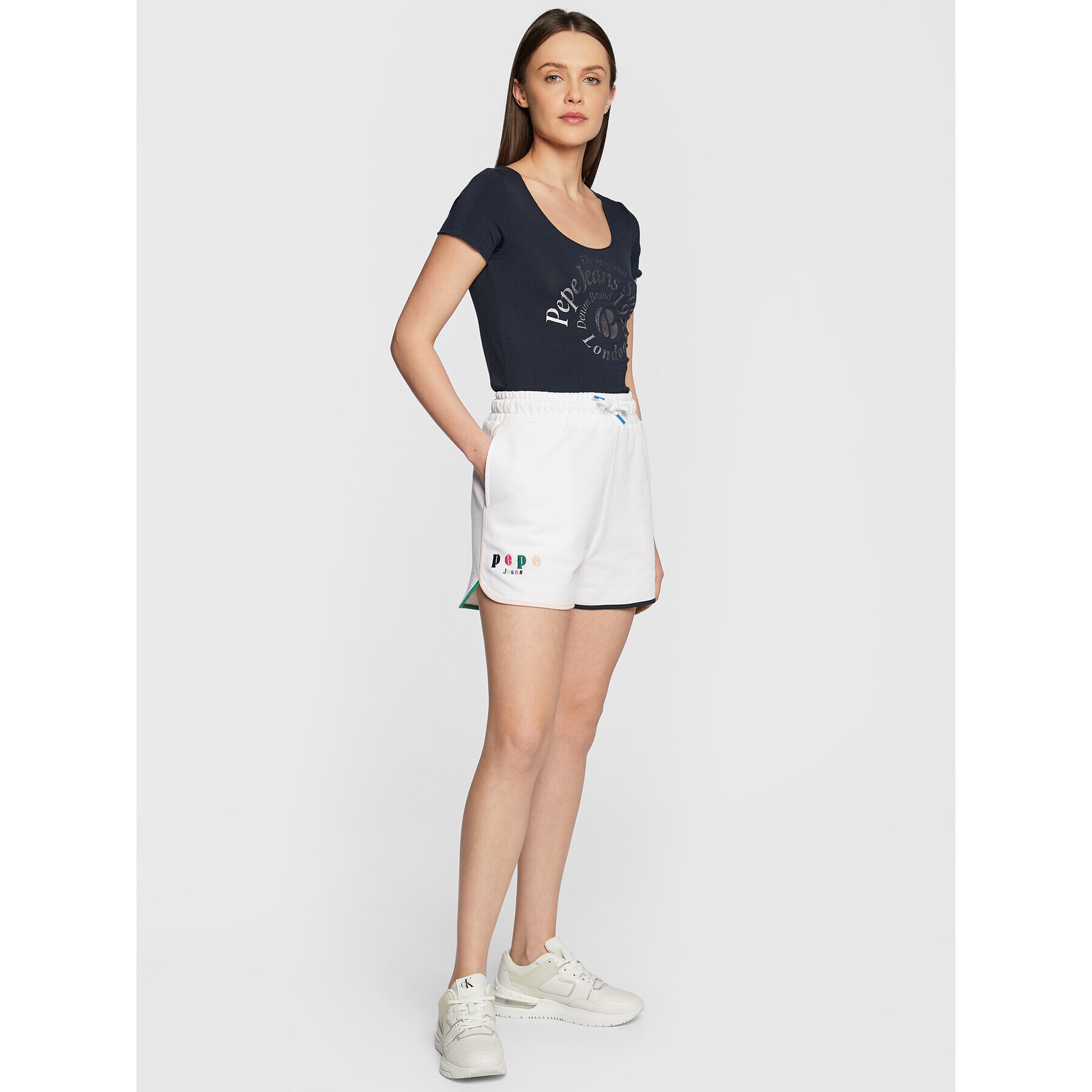 Pepe Jeans Спортни шорти Peg PL801011 Бял Regular Fit - Pepit.bg