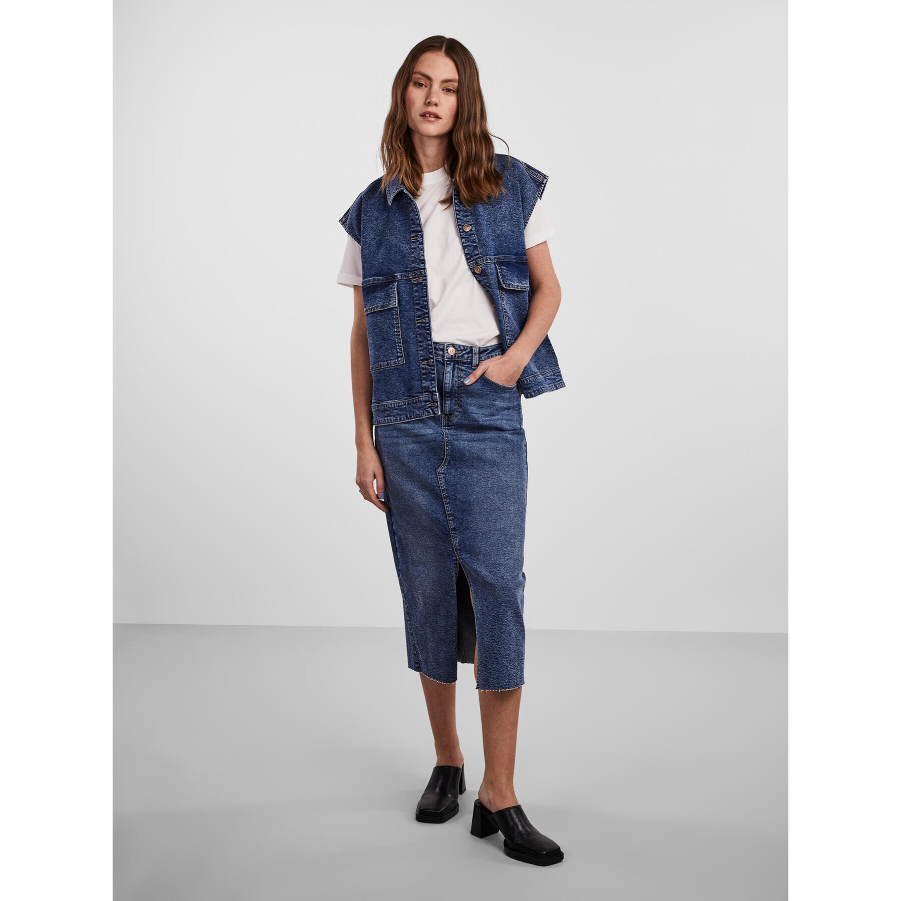 Pieces Дънкова пола 17144829 Син Regular Fit - Pepit.bg