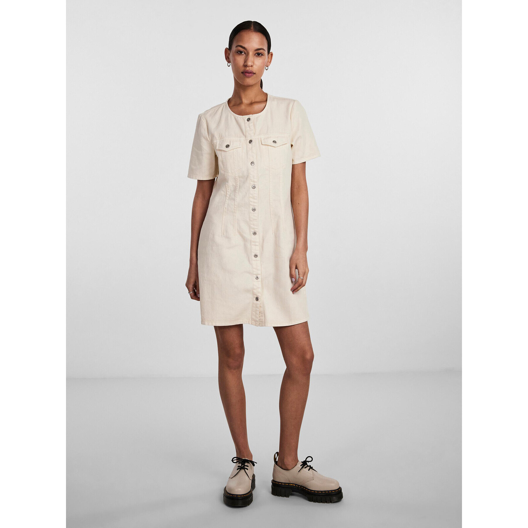 Pieces Дънкова рокля 17133341 Екрю Regular Fit - Pepit.bg