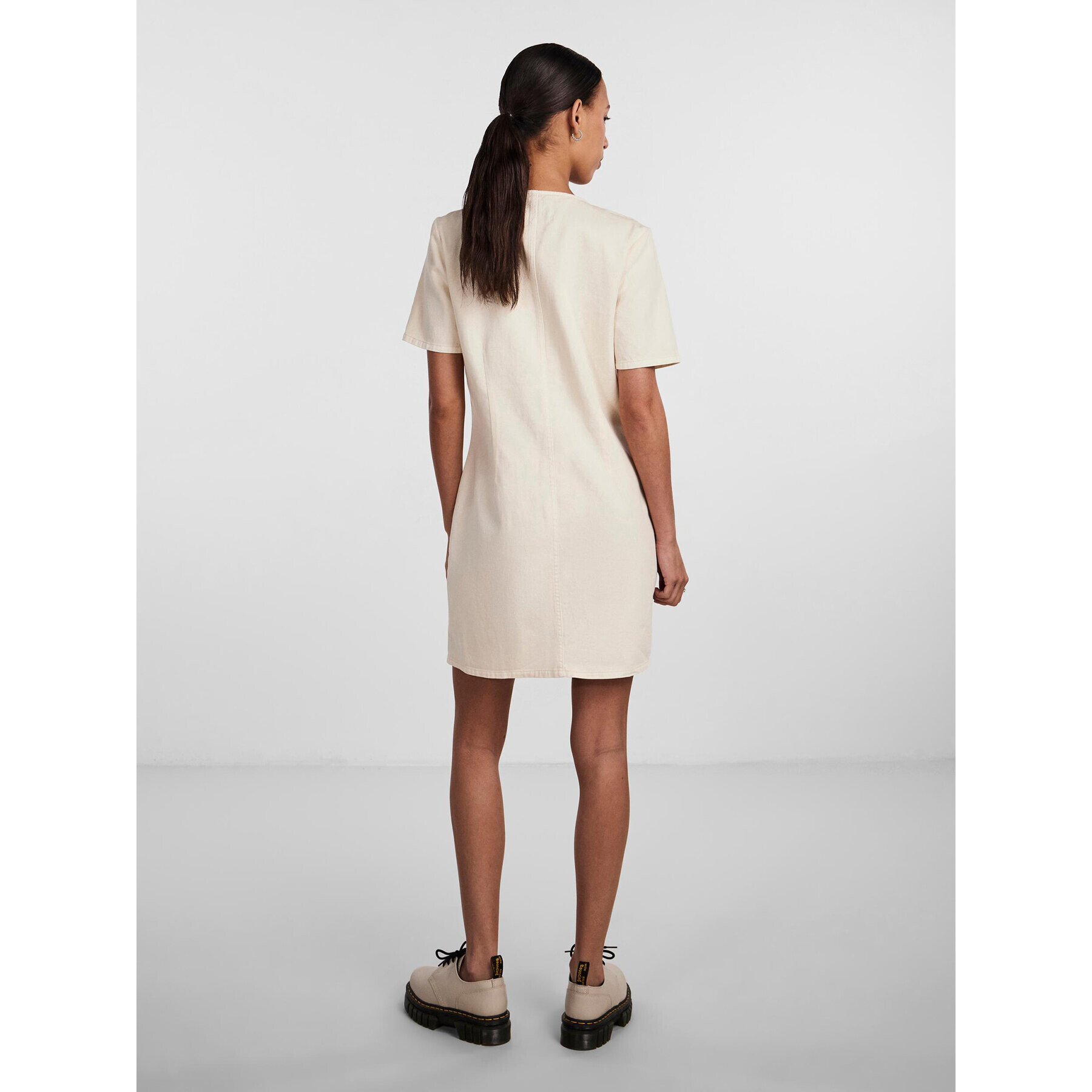 Pieces Дънкова рокля 17133341 Екрю Regular Fit - Pepit.bg