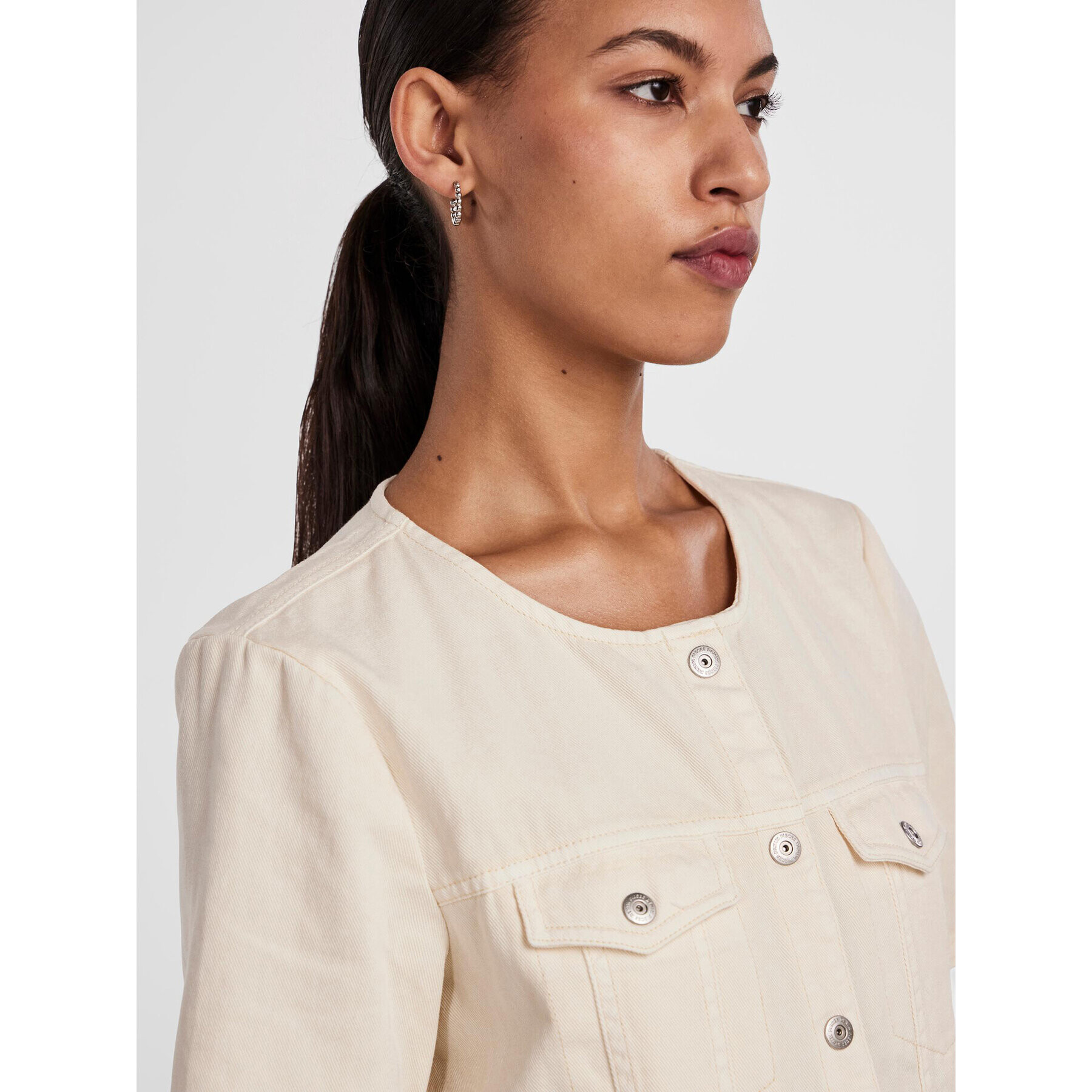 Pieces Дънкова рокля 17133341 Екрю Regular Fit - Pepit.bg