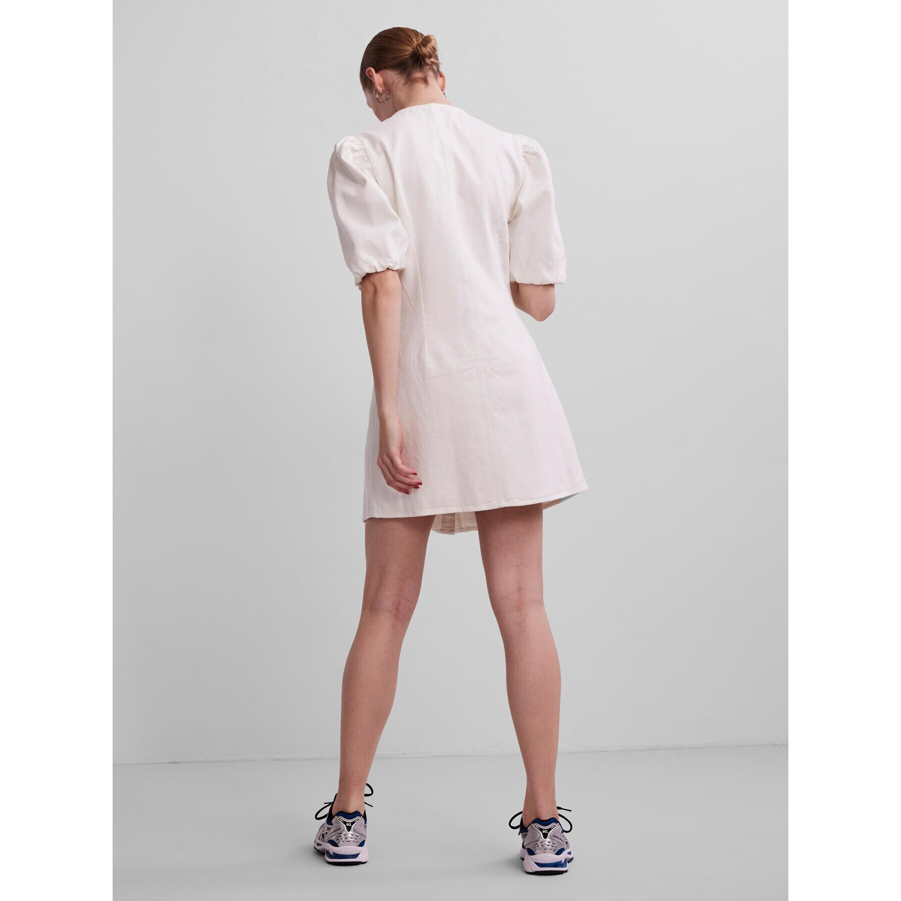 Pieces Дънкова рокля Vista 17123686 Бял Regular Fit - Pepit.bg