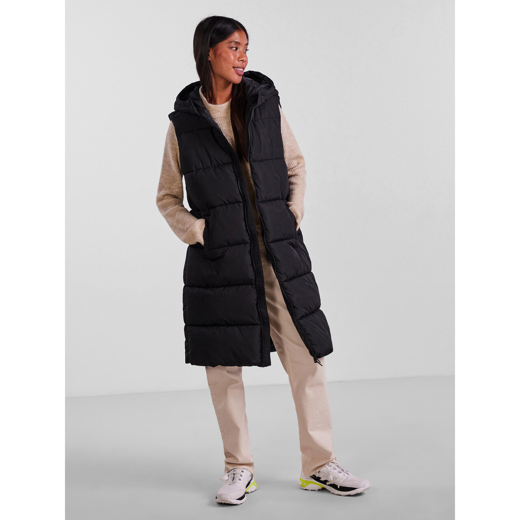 Pieces Елек 17117414 Черен Regular Fit - Pepit.bg