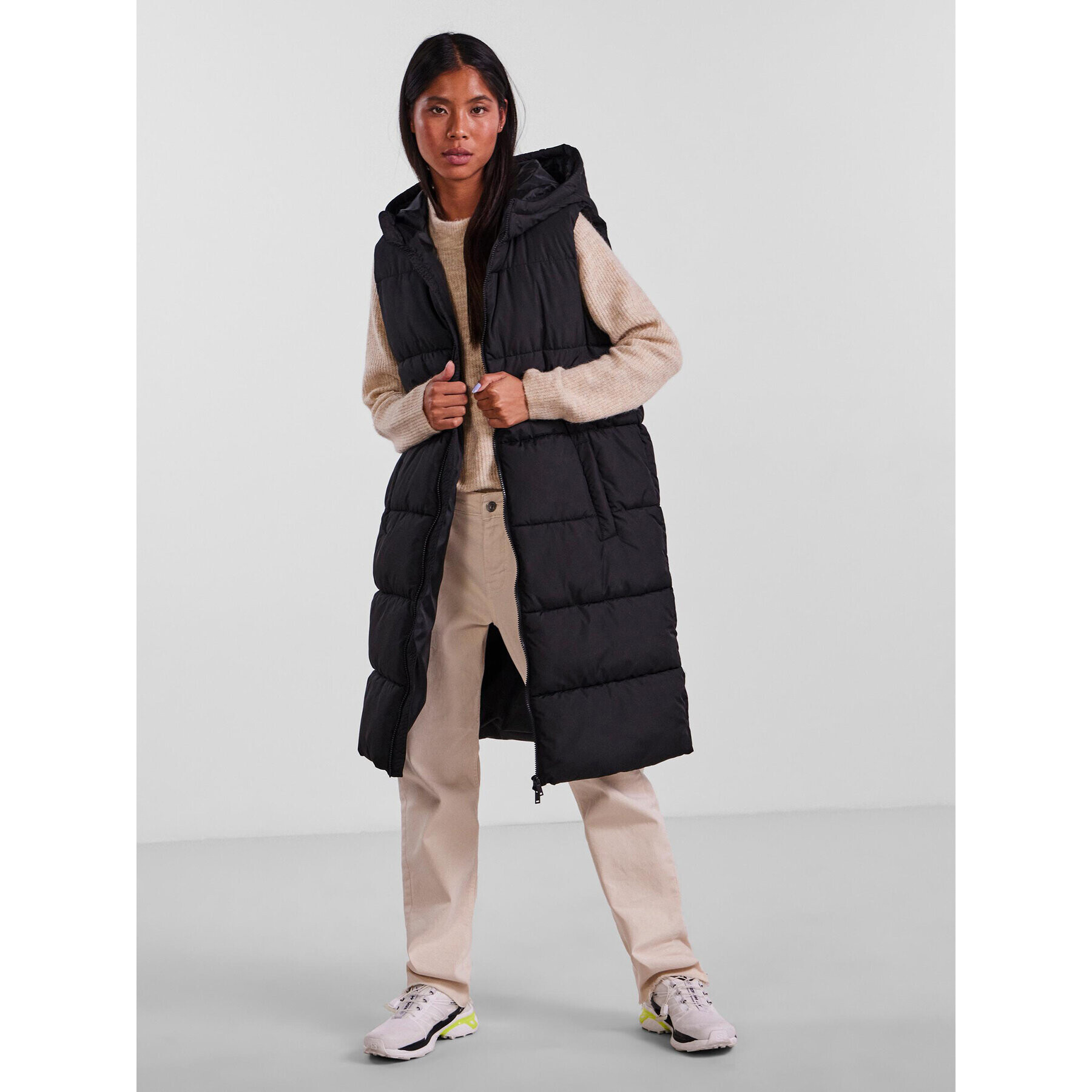 Pieces Елек 17117414 Черен Regular Fit - Pepit.bg