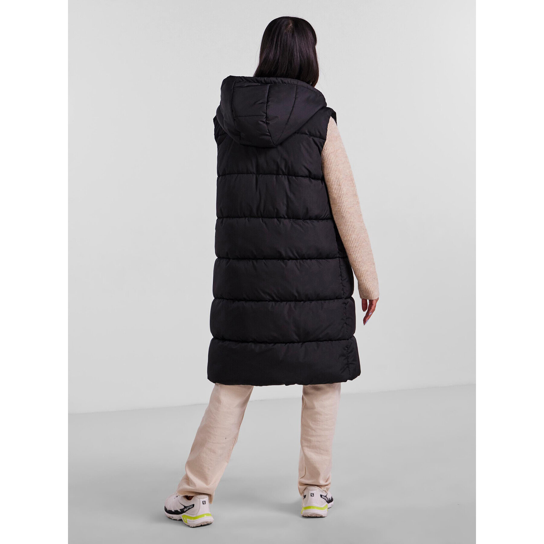 Pieces Елек 17117414 Черен Regular Fit - Pepit.bg
