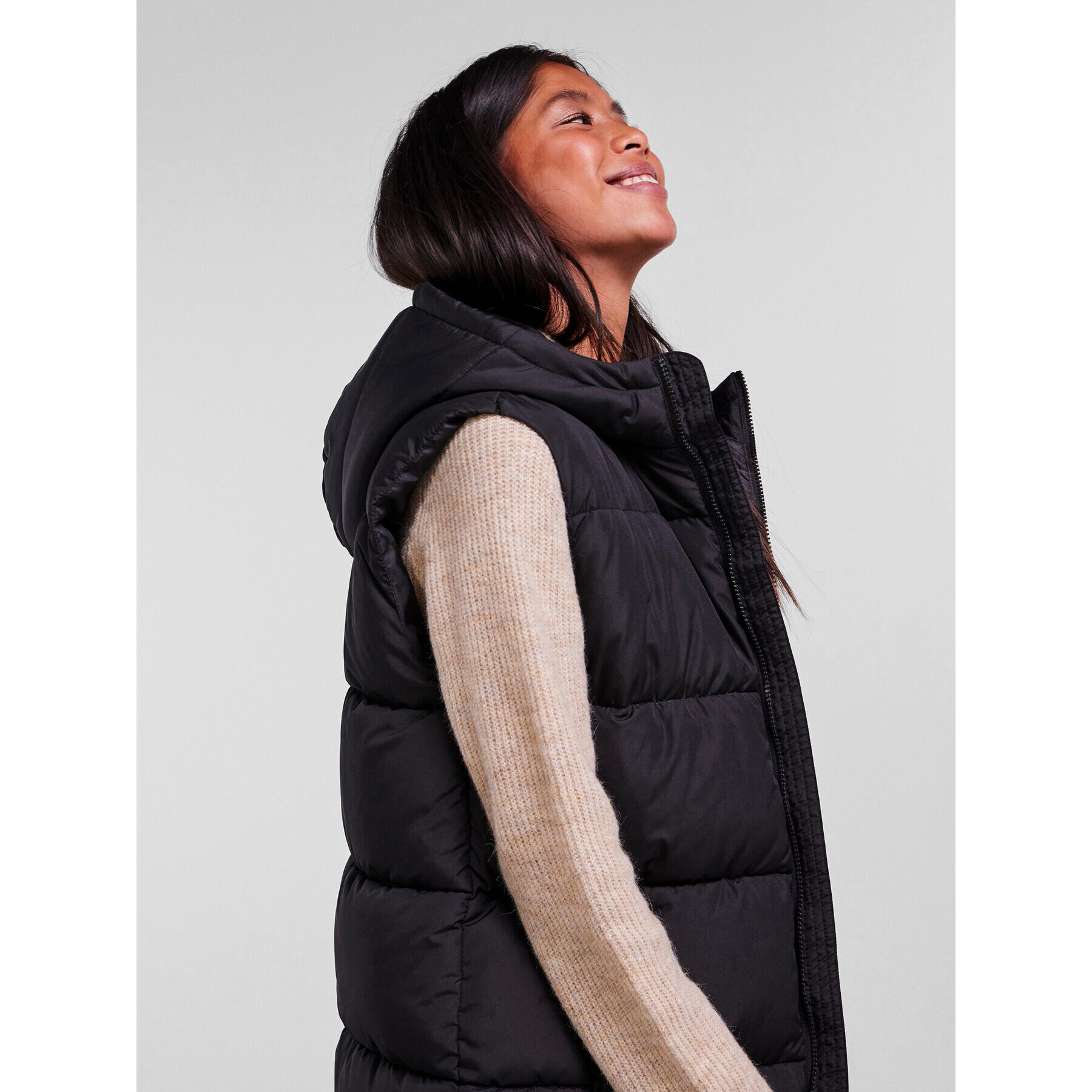 Pieces Елек 17117414 Черен Regular Fit - Pepit.bg