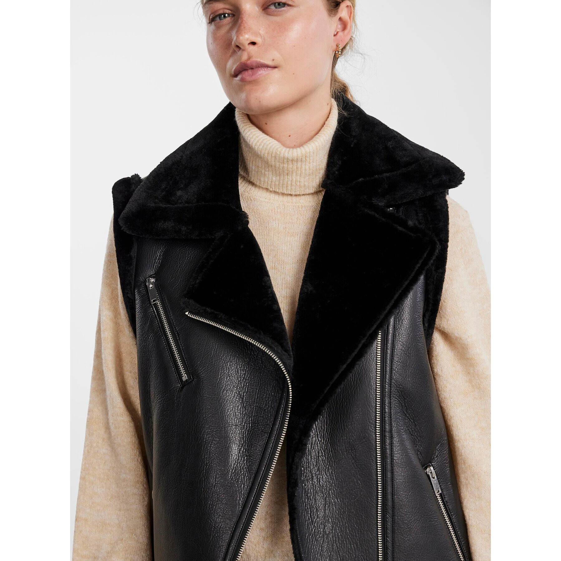Pieces Елек 17144840 Черен Regular Fit - Pepit.bg