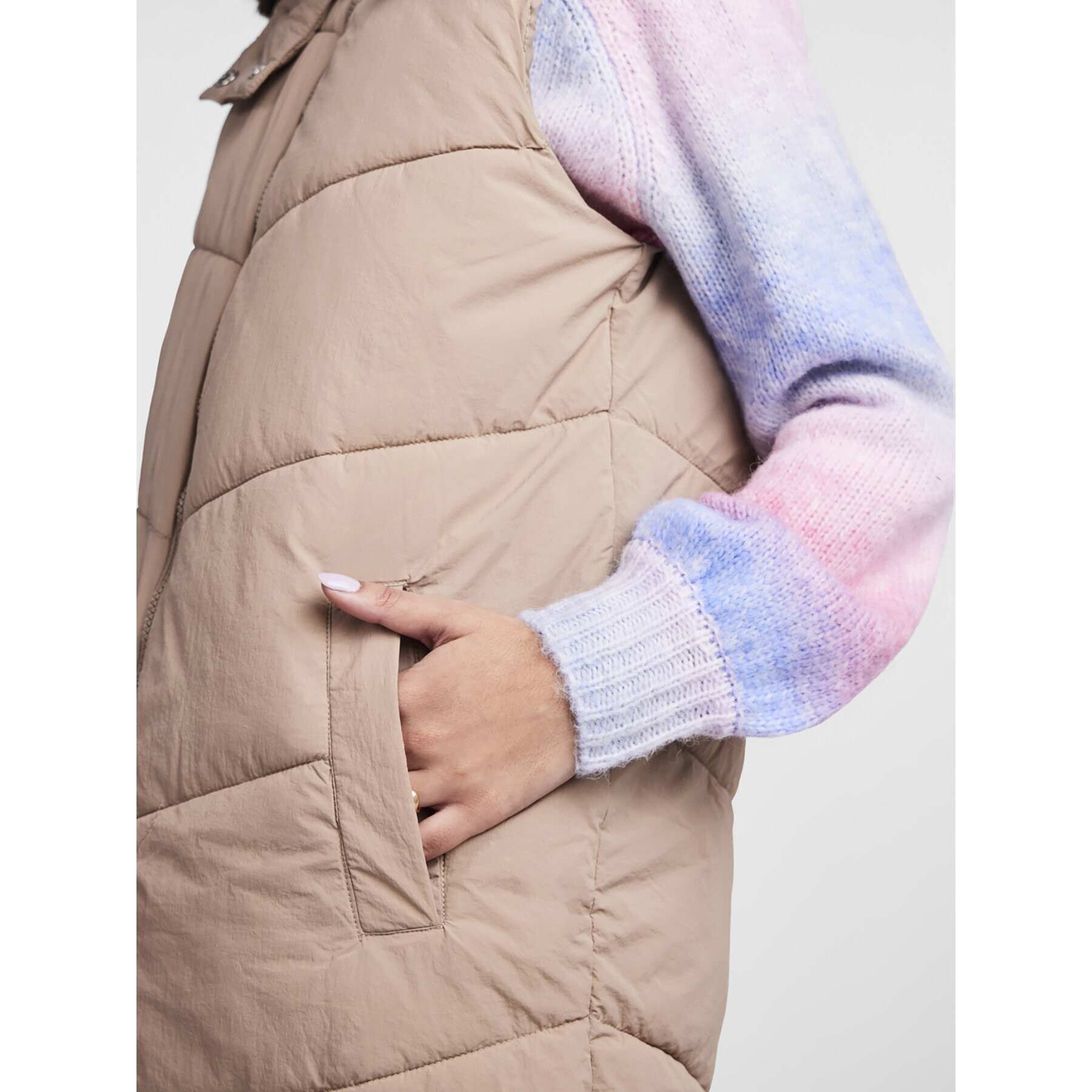 Pieces Елек Jamilla 17131106 Бежов Regular Fit - Pepit.bg