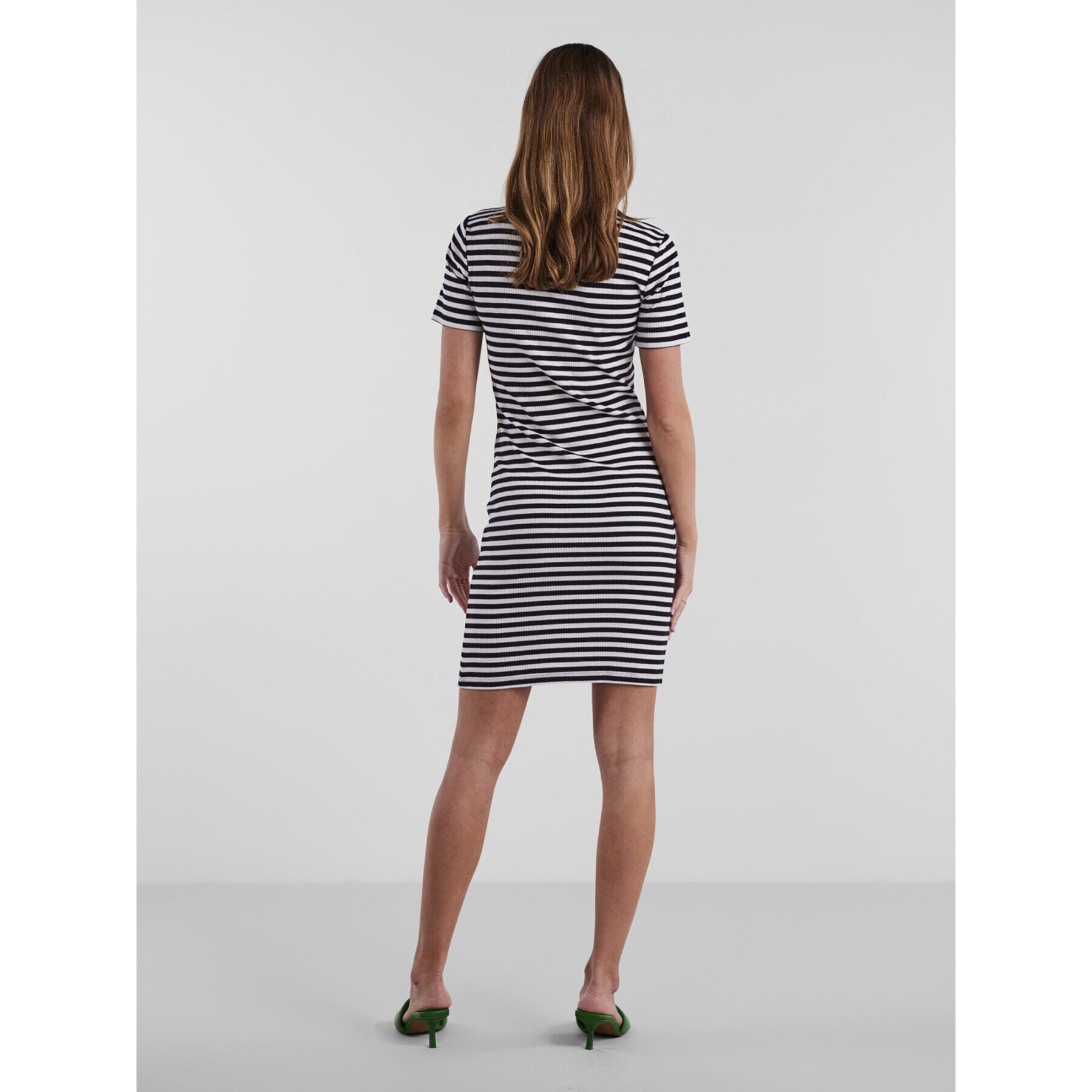 Pieces Ежедневна рокля 17134049 Бял Slim Fit - Pepit.bg