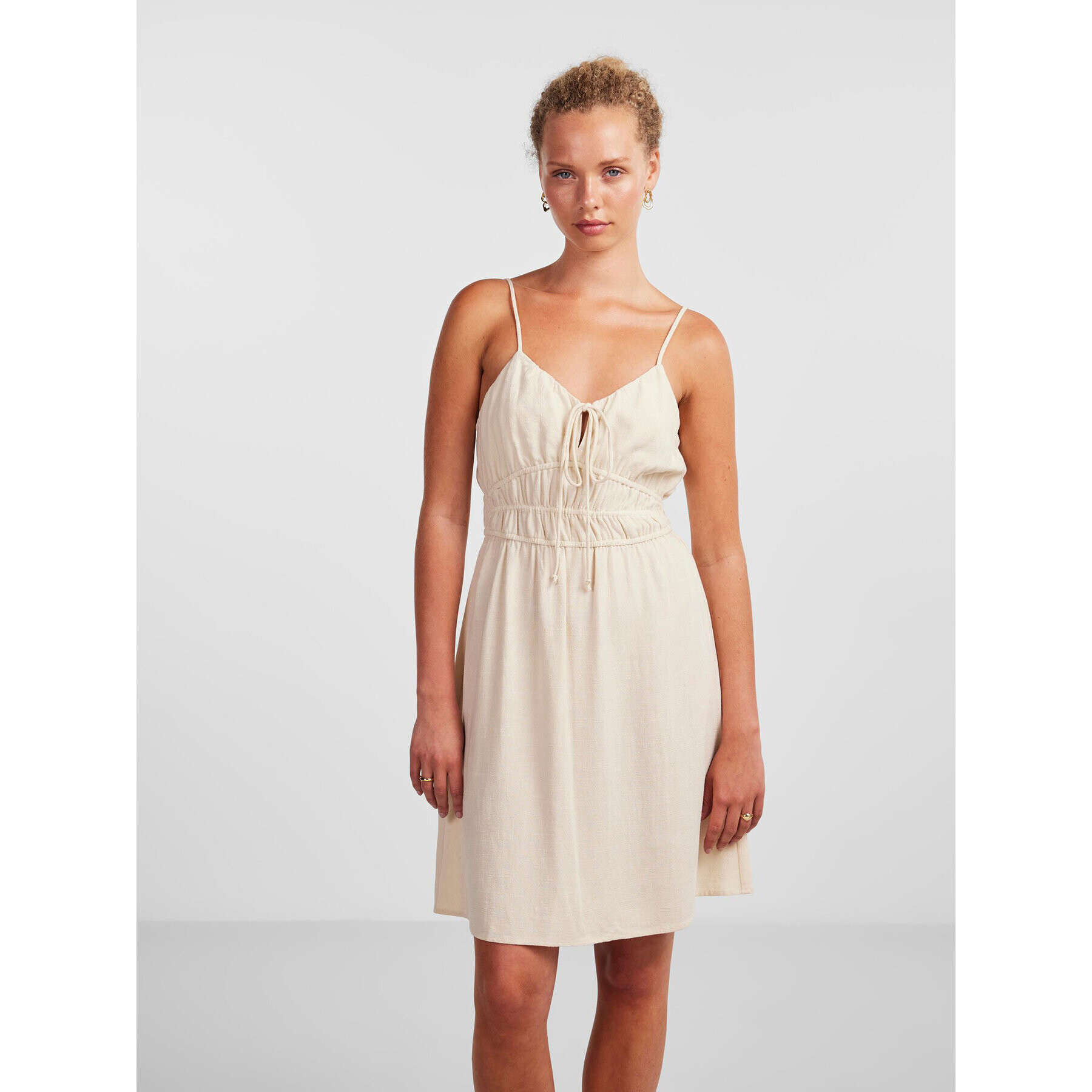 Pieces Лятна рокля 17139748 Екрю Regular Fit - Pepit.bg