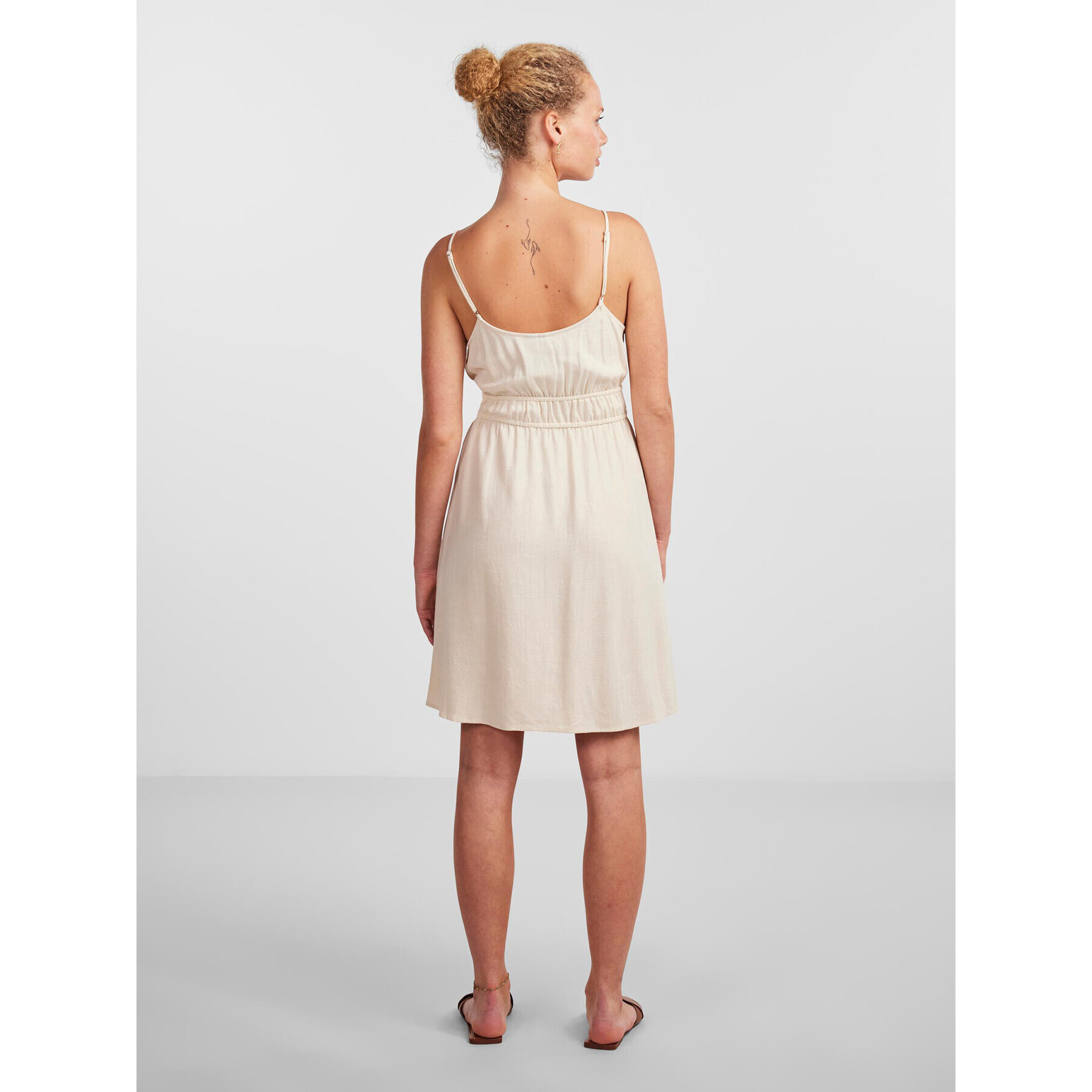 Pieces Лятна рокля 17139748 Екрю Regular Fit - Pepit.bg