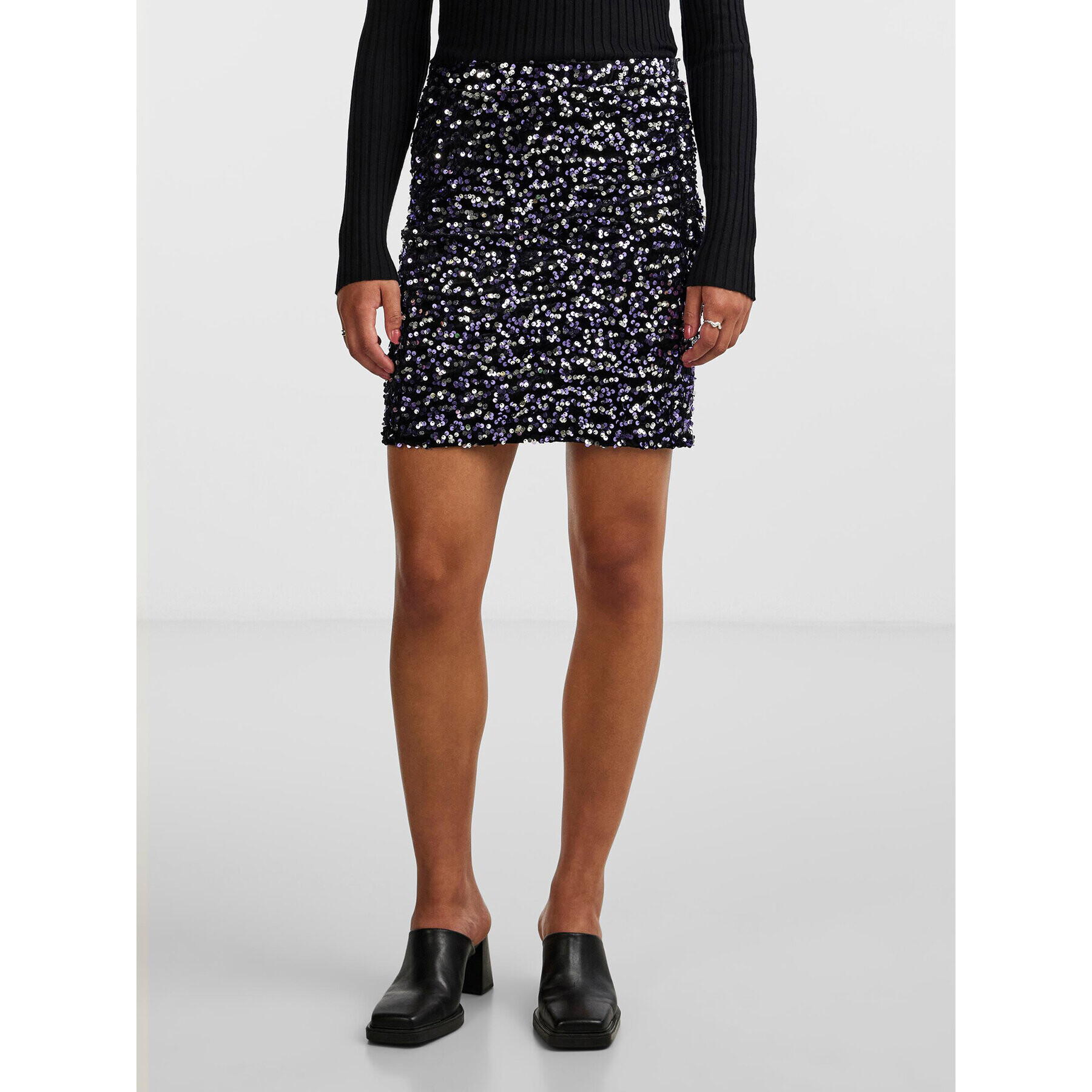 Pieces Мини пола 17143411 Черен Regular Fit - Pepit.bg