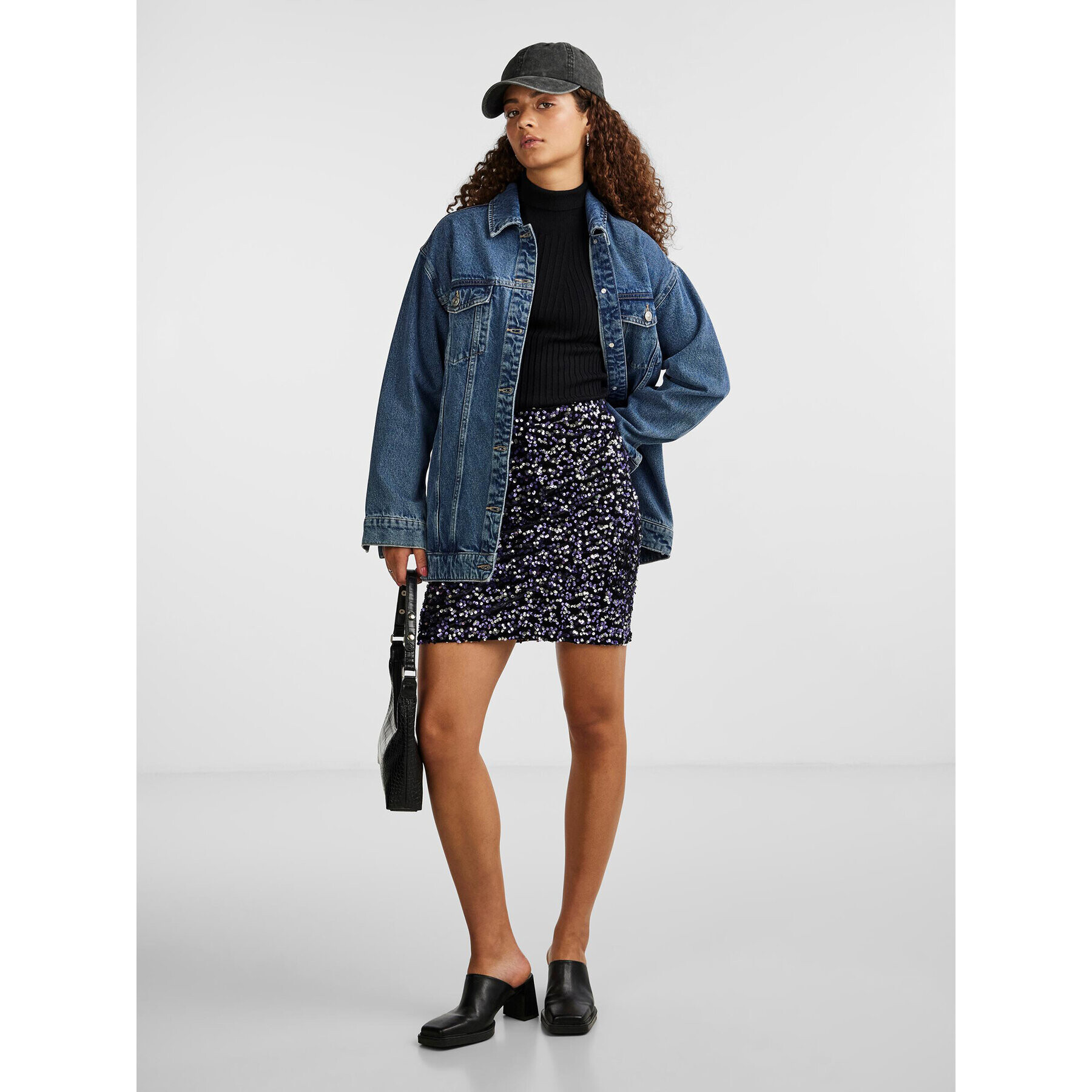 Pieces Мини пола 17143411 Черен Regular Fit - Pepit.bg