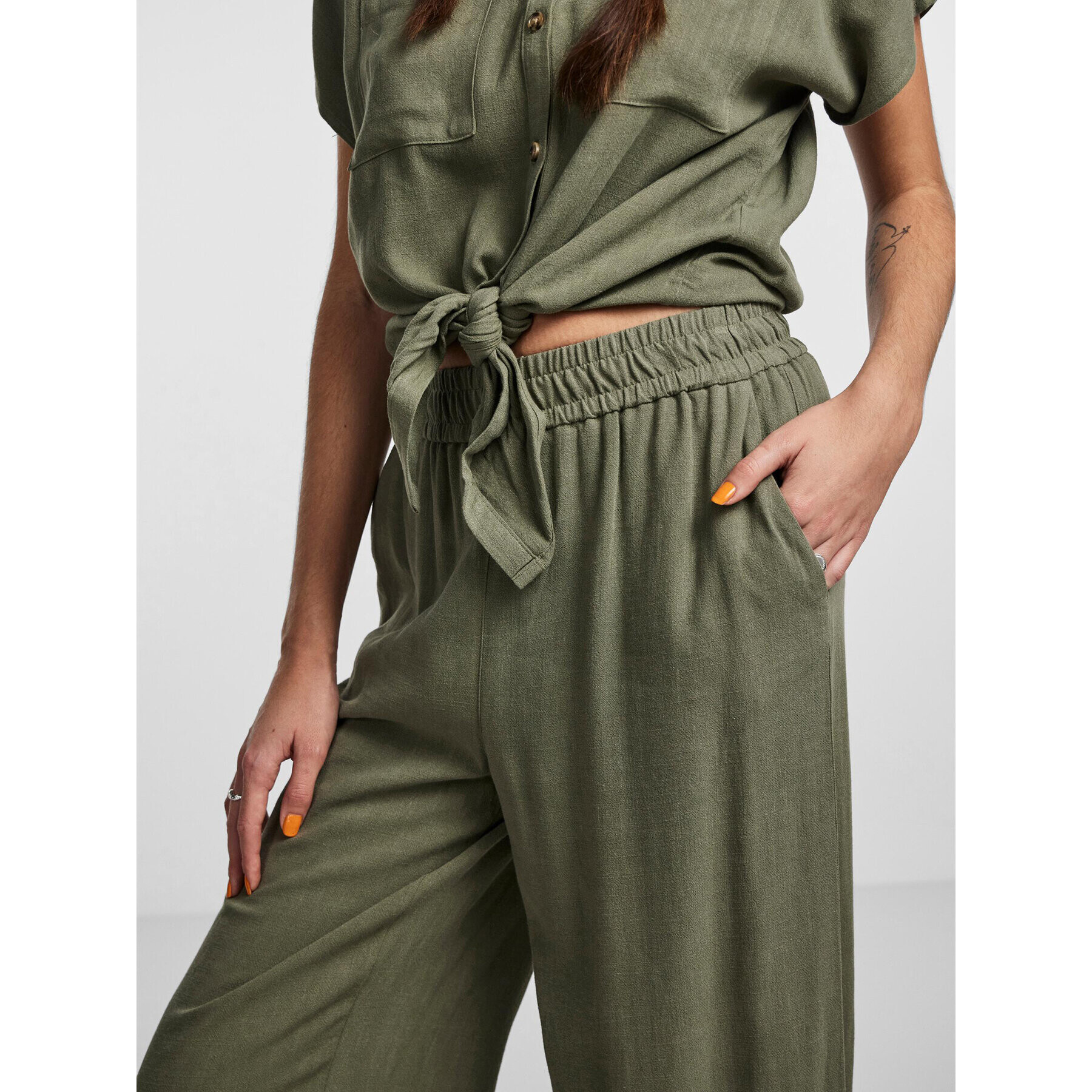 Pieces Панталони тип кюлоти Vinsty 17124361 Зелен Wide Leg - Pepit.bg