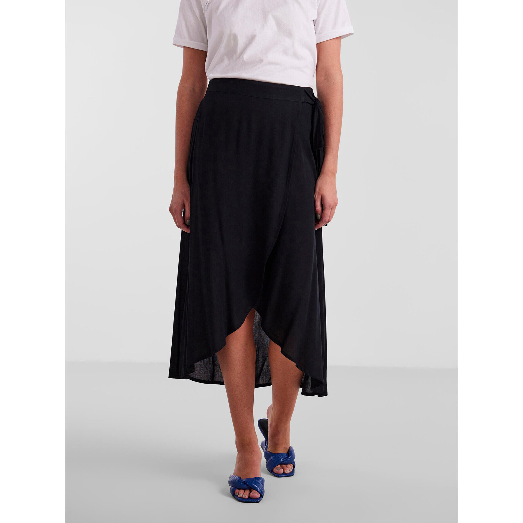 Pieces Пола 17133697 Черен Regular Fit - Pepit.bg