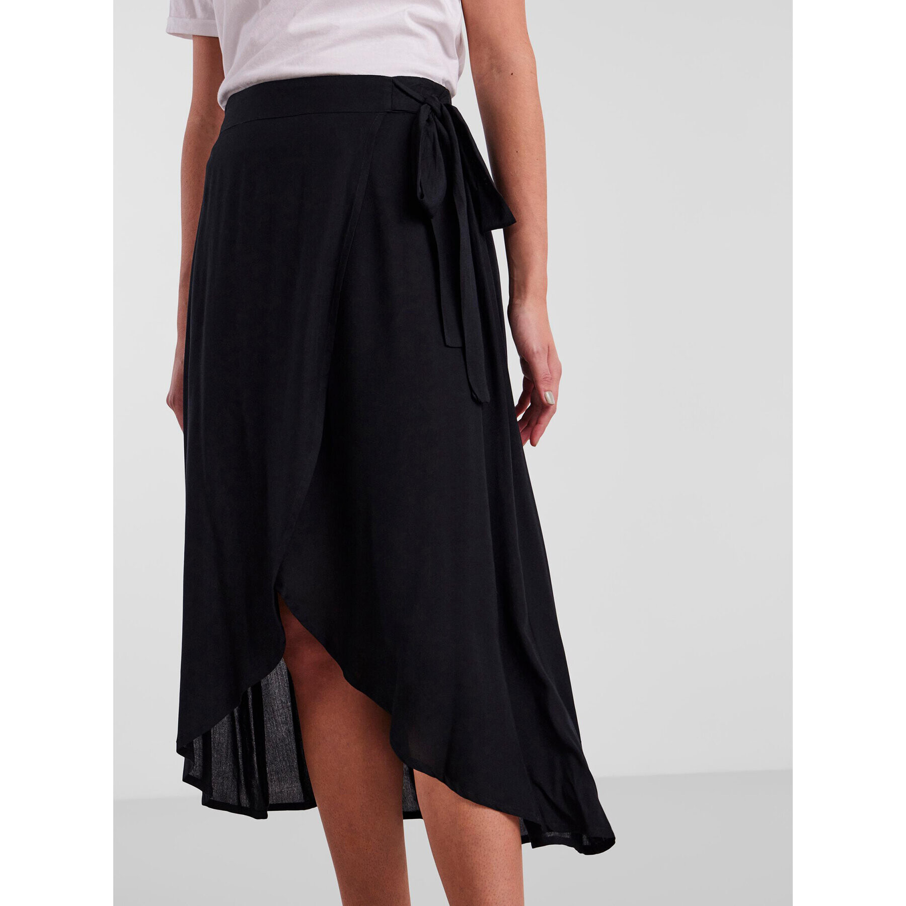 Pieces Пола 17133697 Черен Regular Fit - Pepit.bg