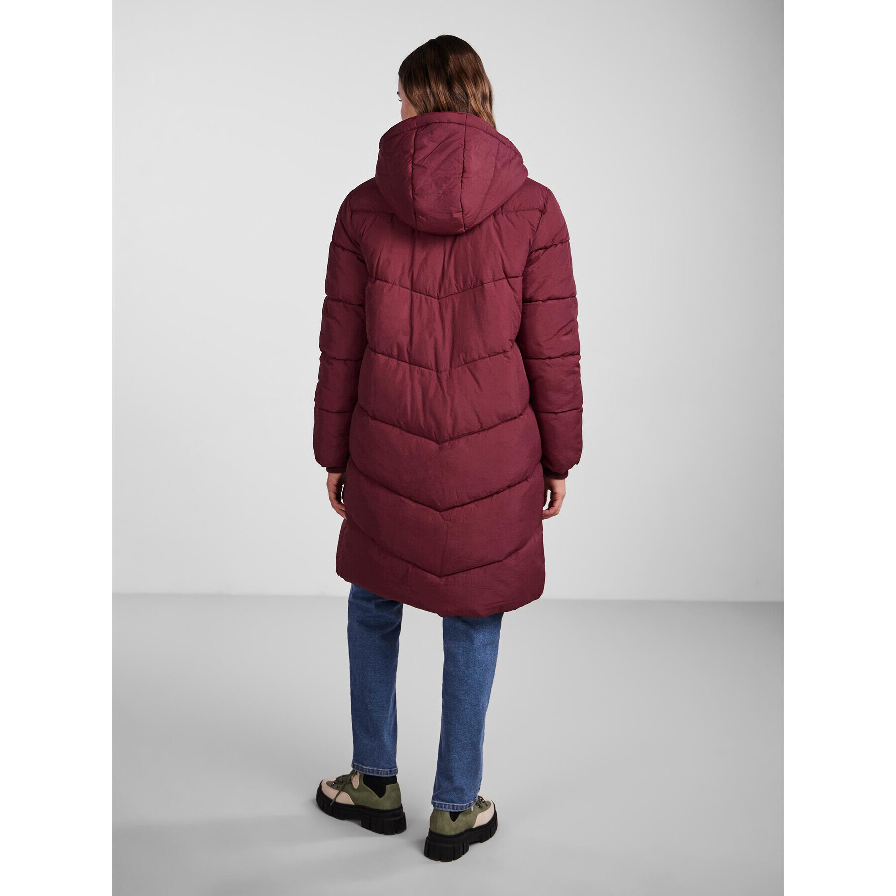 Pieces Пухено яке 17126619 Бордо Regular Fit - Pepit.bg