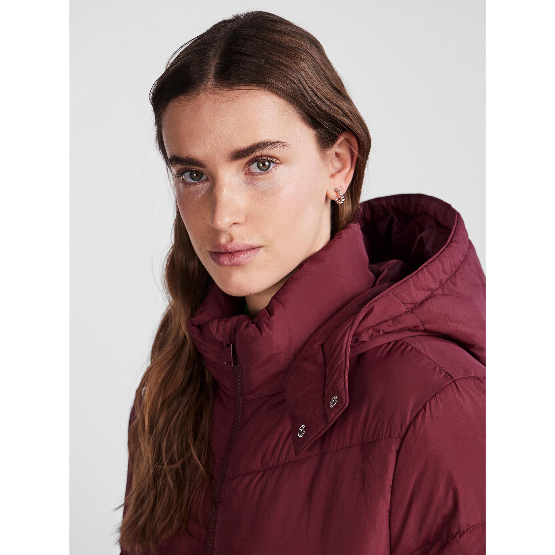 Pieces Пухено яке 17126619 Бордо Regular Fit - Pepit.bg