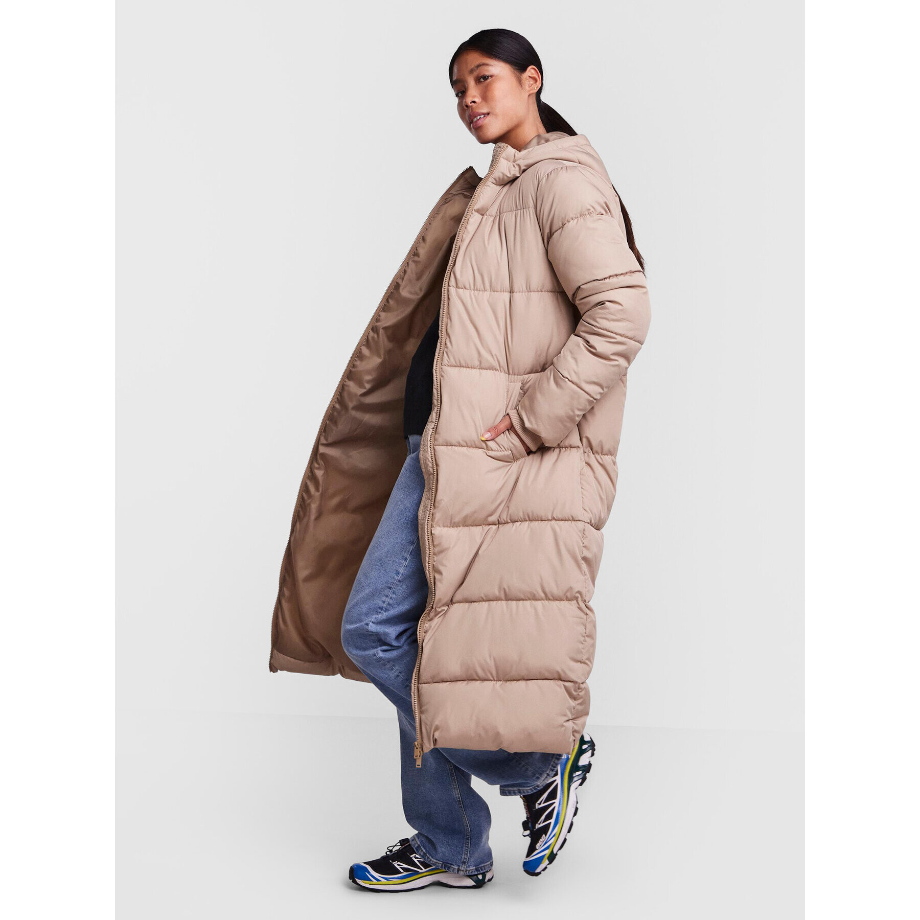Pieces Пухено яке Bee 17127426 Бежов Oversize - Pepit.bg