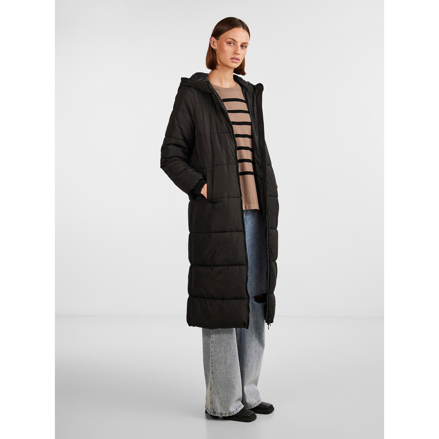 Pieces Пухено яке Bee 17127426 Черен Oversize - Pepit.bg