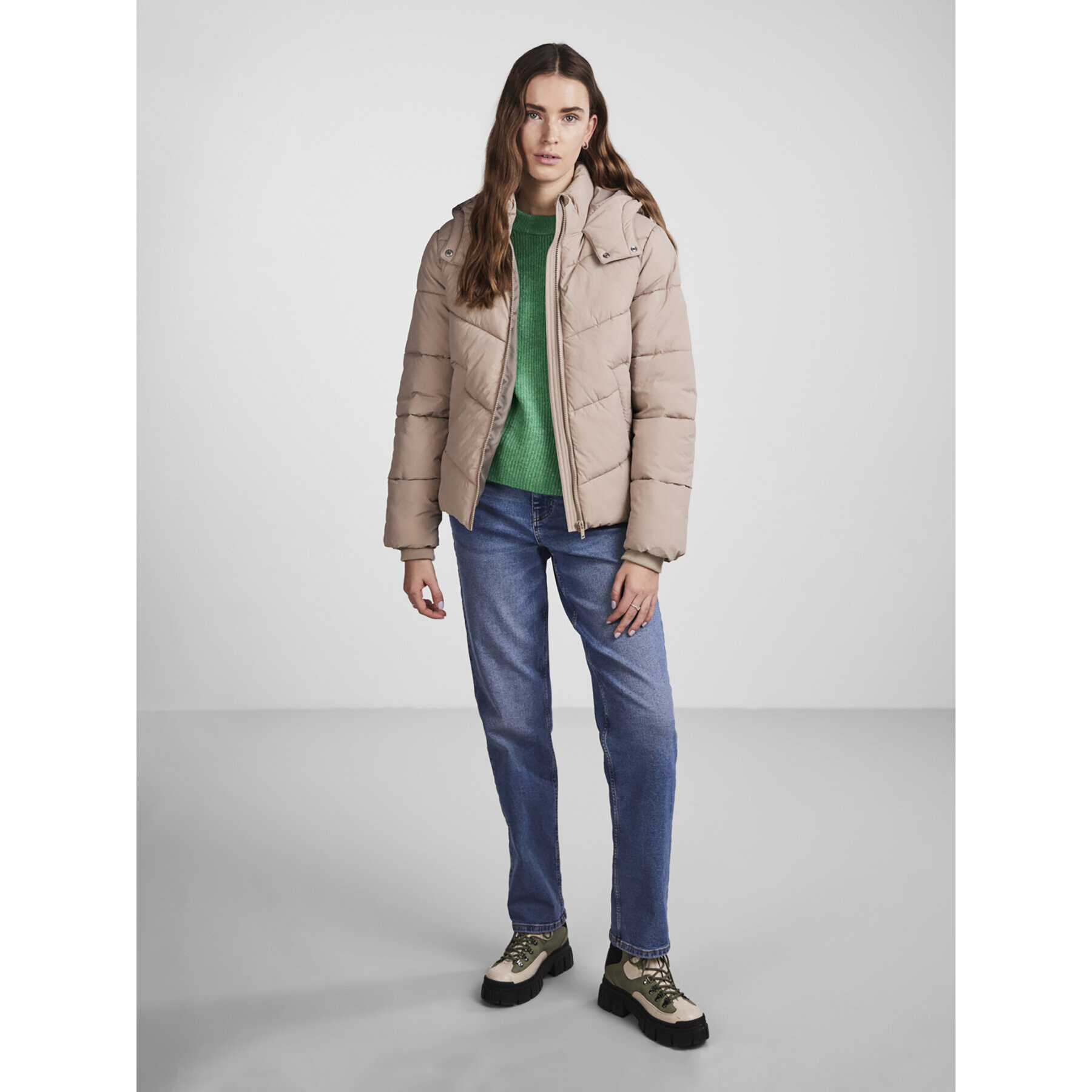 Pieces Пухено яке Jamilla 17126620 Бежов Regular Fit - Pepit.bg