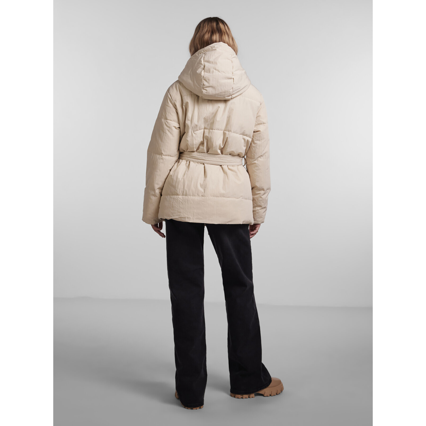 Pieces Пухено яке Nidone 17128174 Бежов Regular Fit - Pepit.bg