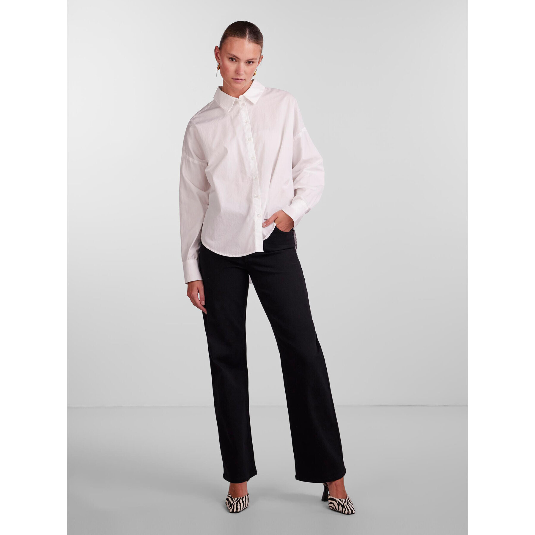 Pieces Риза 17133909 Бял Loose Fit - Pepit.bg