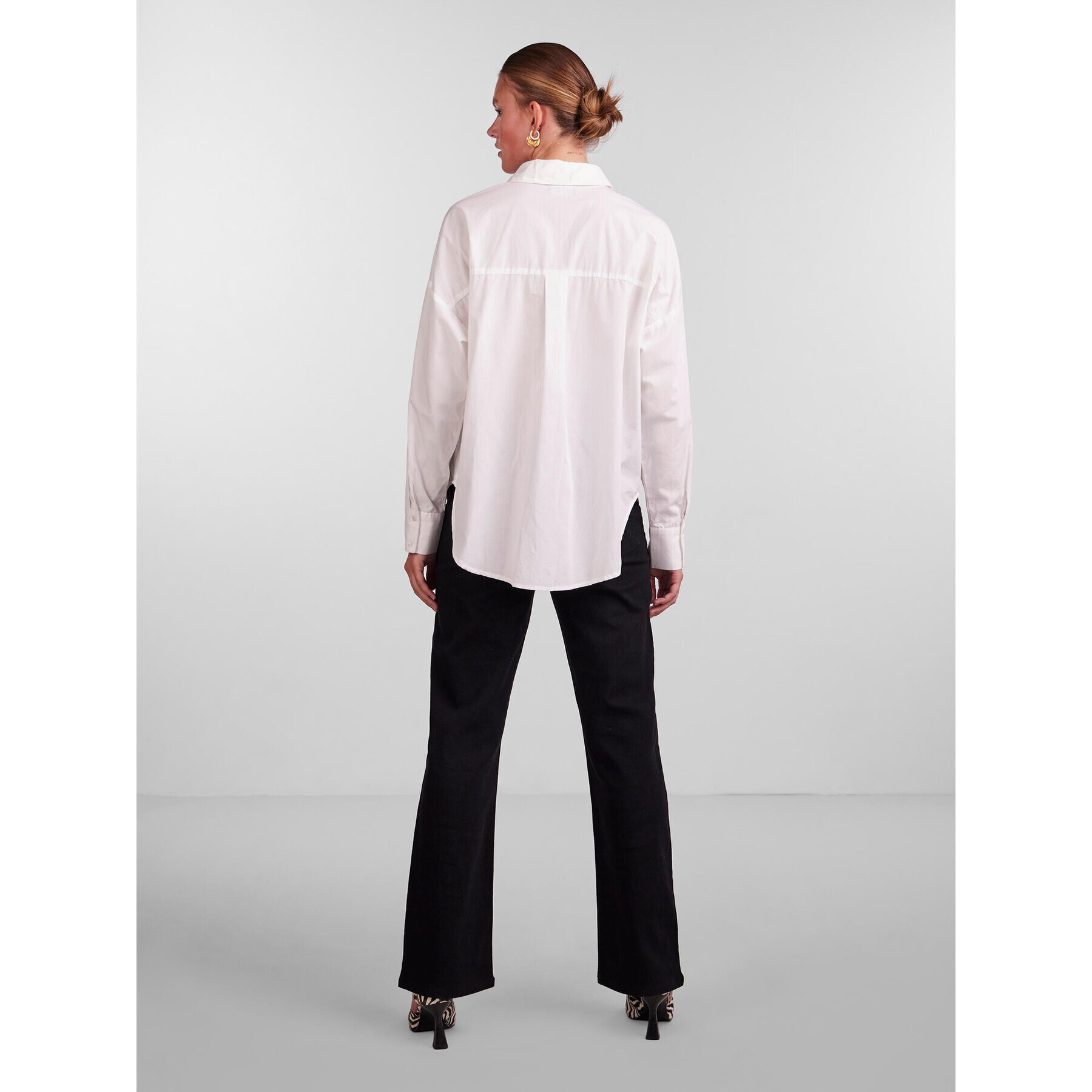 Pieces Риза 17133909 Бял Loose Fit - Pepit.bg
